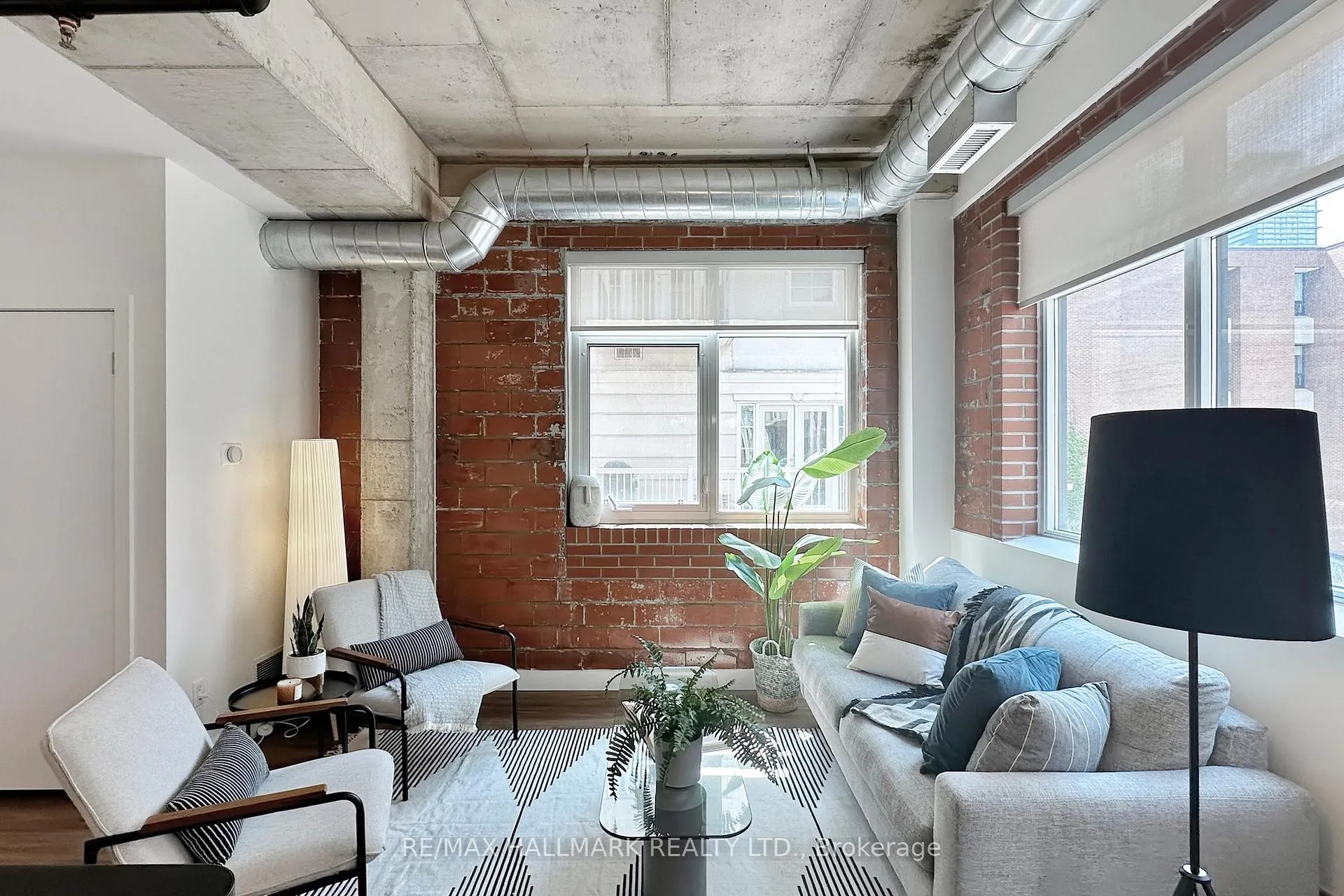 Photo 4 of Unit 206, 10 Wellesley Place, Toronto, North St. James Town — HOMEH