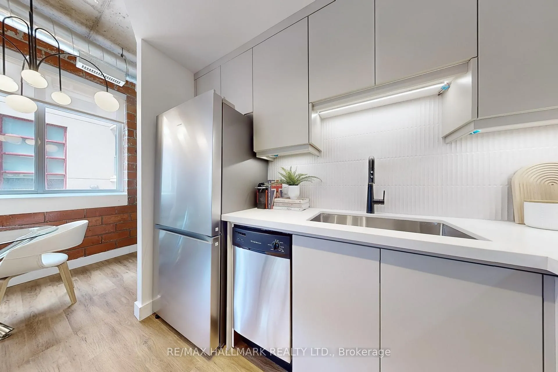 Photo 8 of Unit 206, 10 Wellesley Place, Toronto, North St. James Town — HOMEH