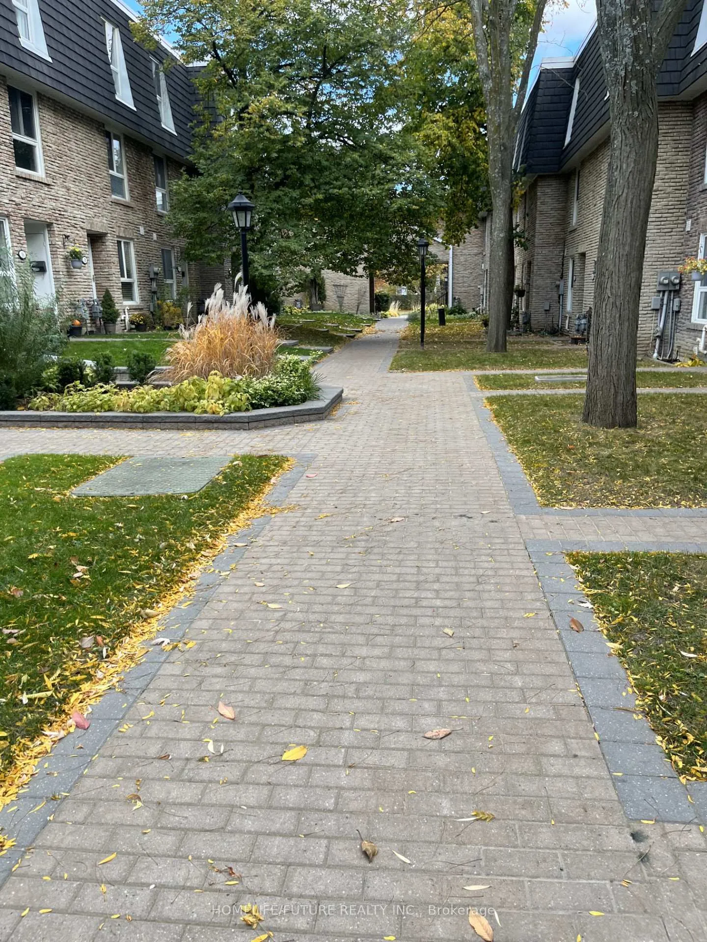 Photo 1 of 52 Tangle Briarway, North York, Bayview Village — HOMEH