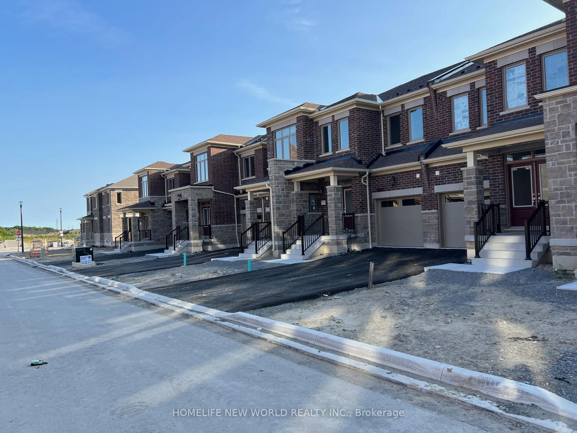 Photo 5 of 2972 Gatestone Path, Pickering, Rural Pickering — HOMEH