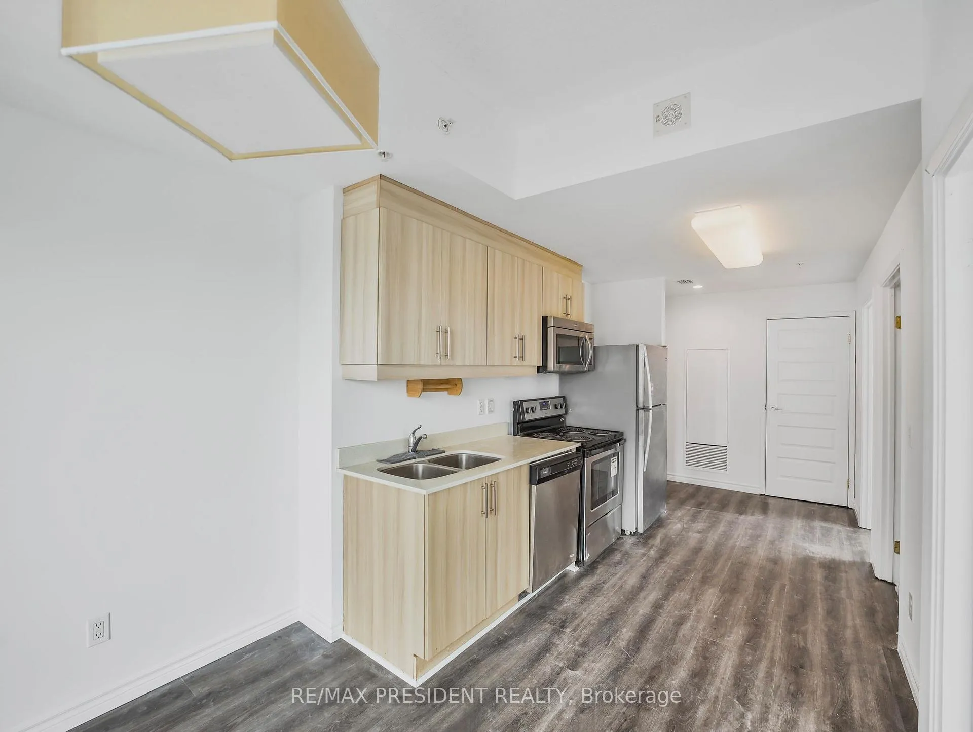 Photo 9 of Unit 601, 160 King Street N, Waterloo, Uptown Waterloo — HOMEH
