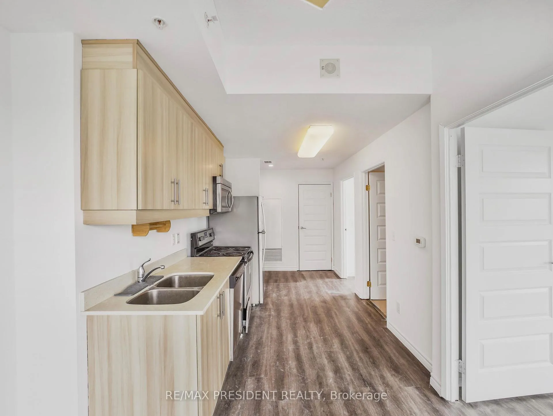 Photo 10 of Unit 601, 160 King Street N, Waterloo, Uptown Waterloo — HOMEH