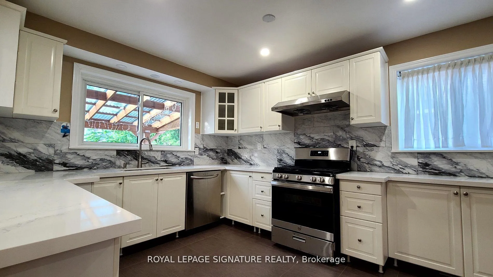 Photo 6 of 10 Painswick Crescent, North York, Pleasant View — HOMEH