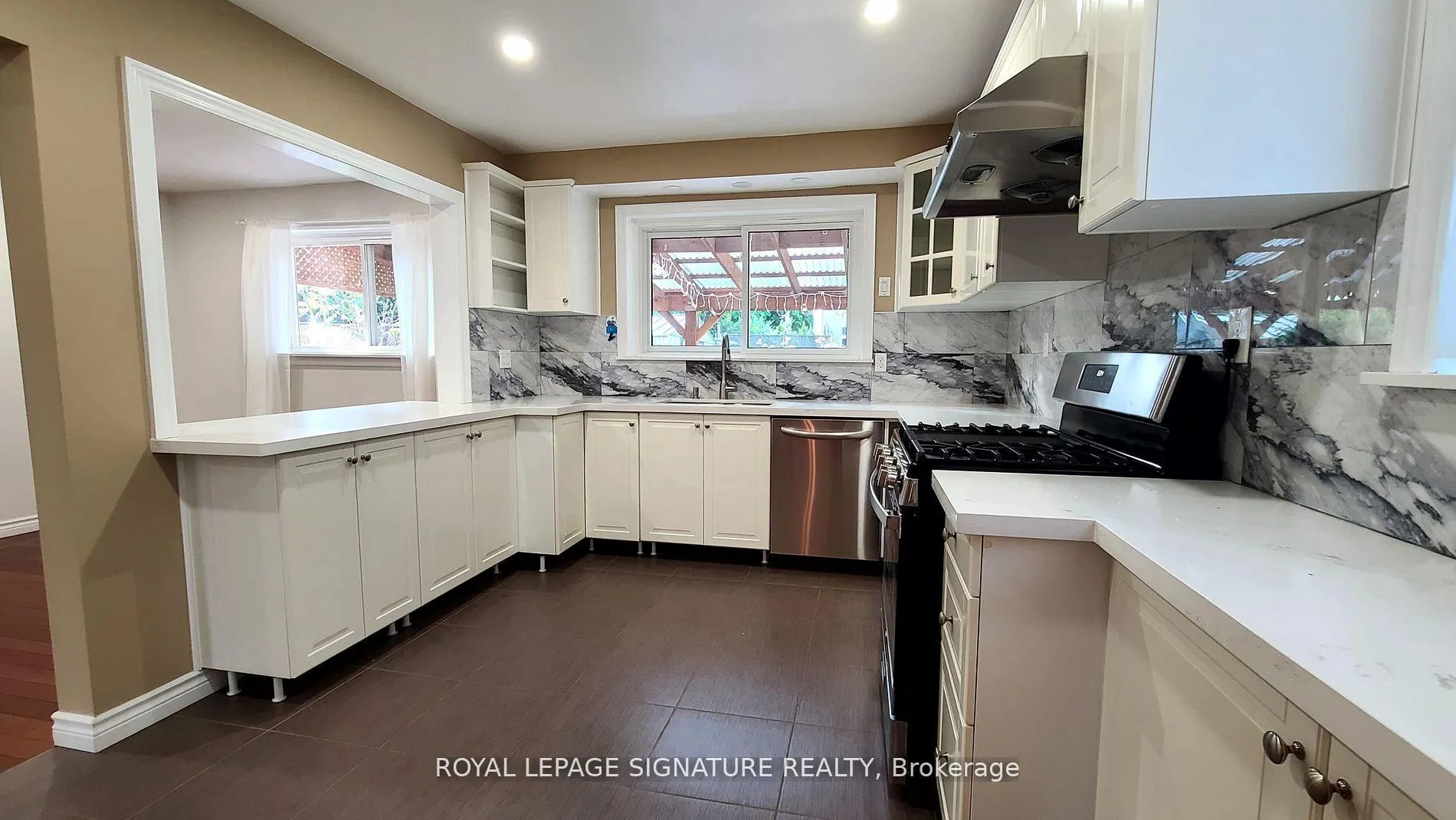 Photo 7 of 10 Painswick Crescent, North York, Pleasant View — HOMEH