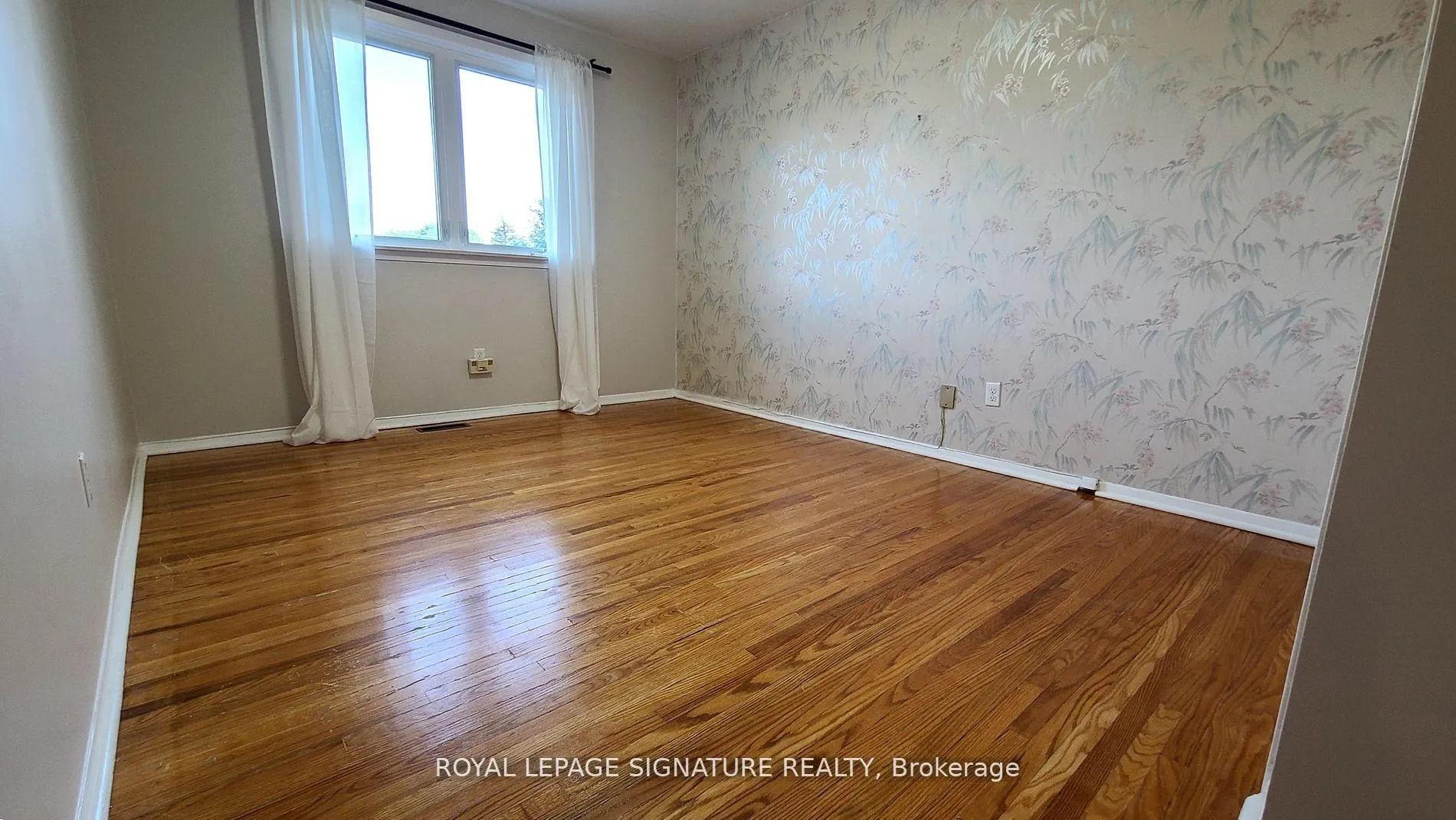 Photo 8 of 10 Painswick Crescent, North York, Pleasant View — HOMEH