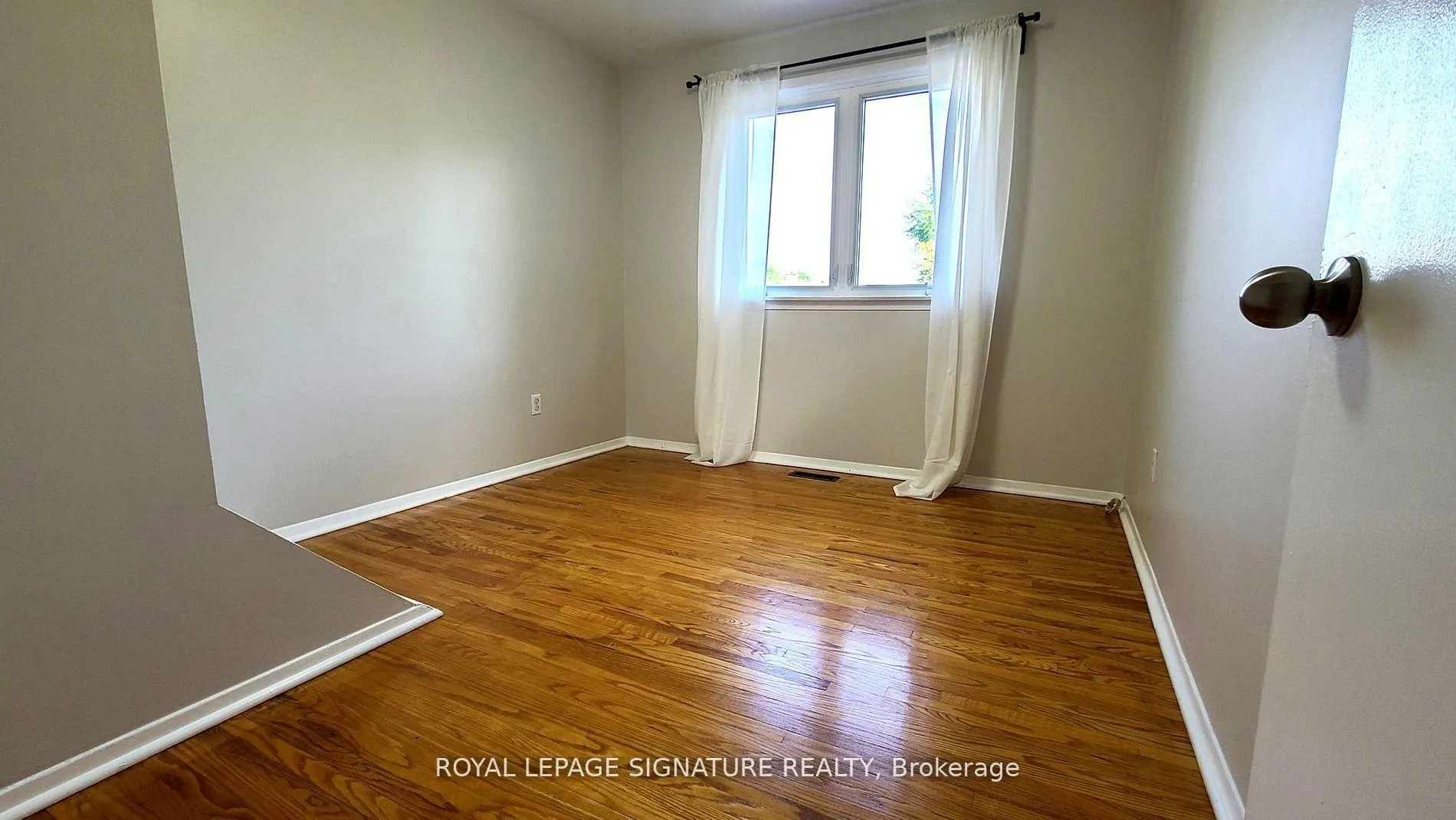 Photo 10 of 10 Painswick Crescent, North York, Pleasant View — HOMEH