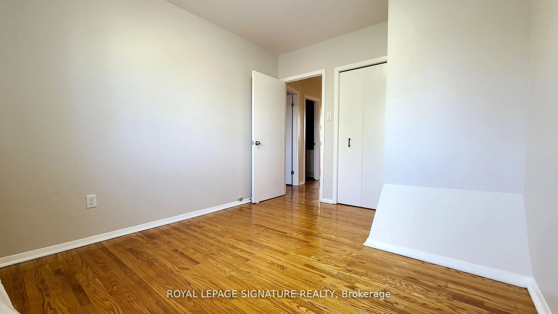 Photo 11 of 10 Painswick Crescent, North York, Pleasant View — HOMEH