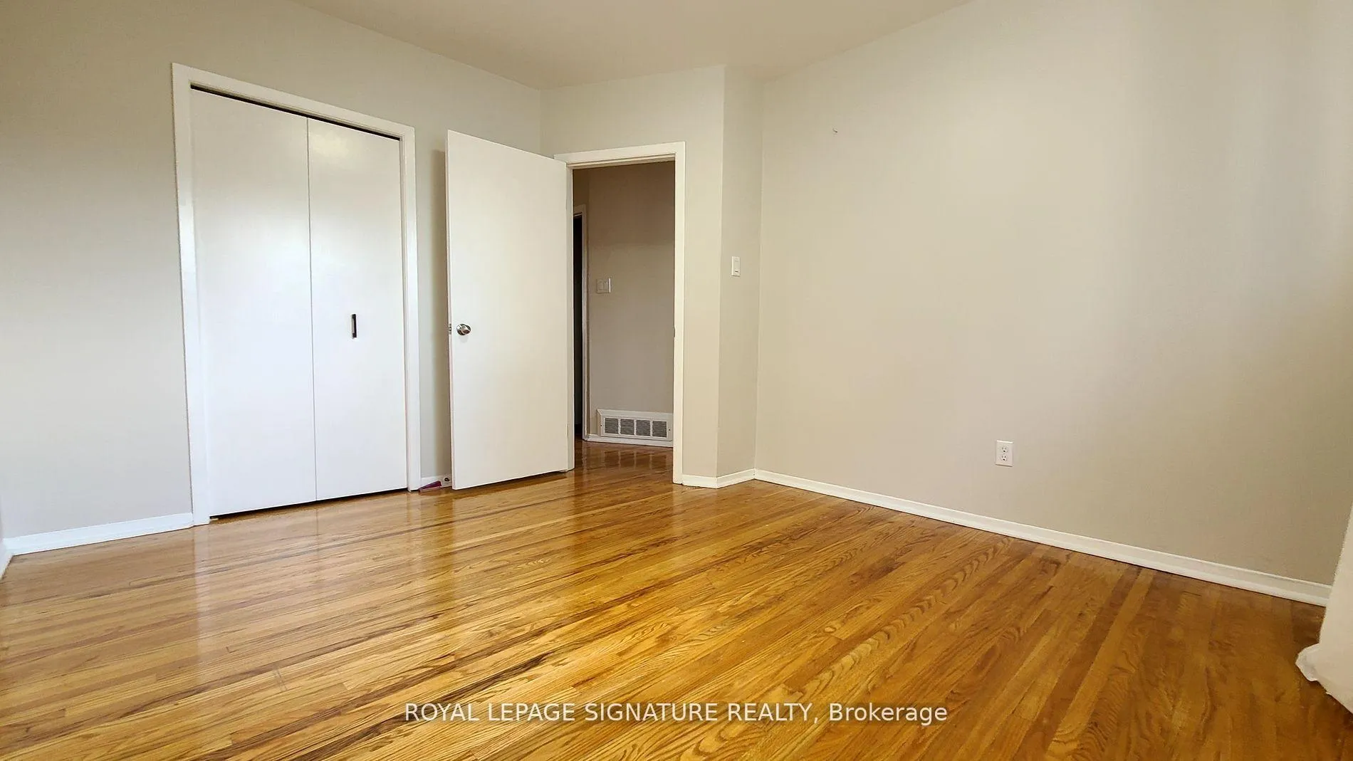 Photo 13 of 10 Painswick Crescent, North York, Pleasant View — HOMEH
