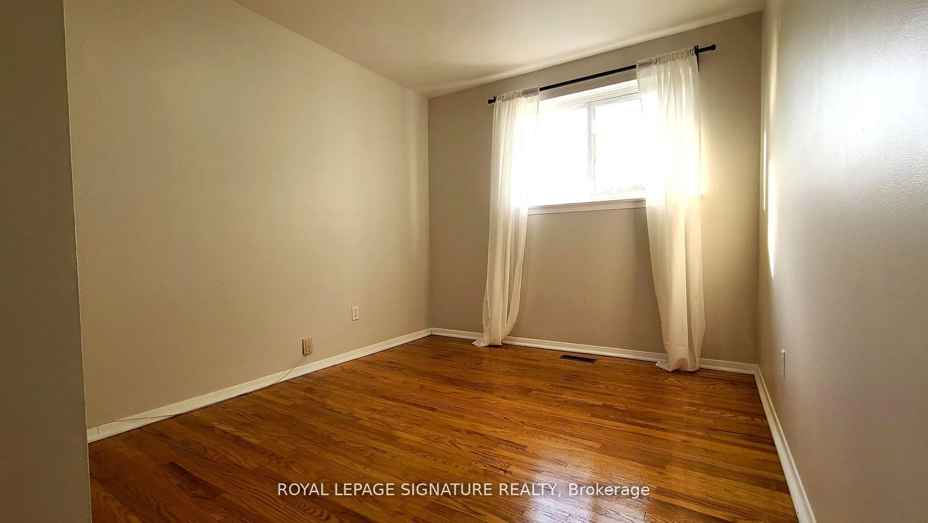 Photo 14 of 10 Painswick Crescent, North York, Pleasant View — HOMEH