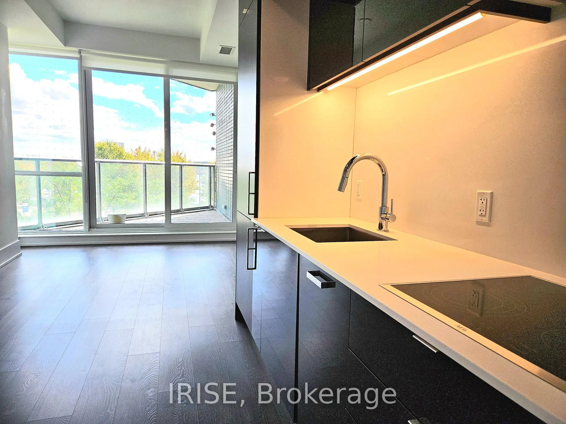 Photo 6 of Unit 218, 1 Edgewater Drive, Toronto, Waterfront Communities — HOMEH