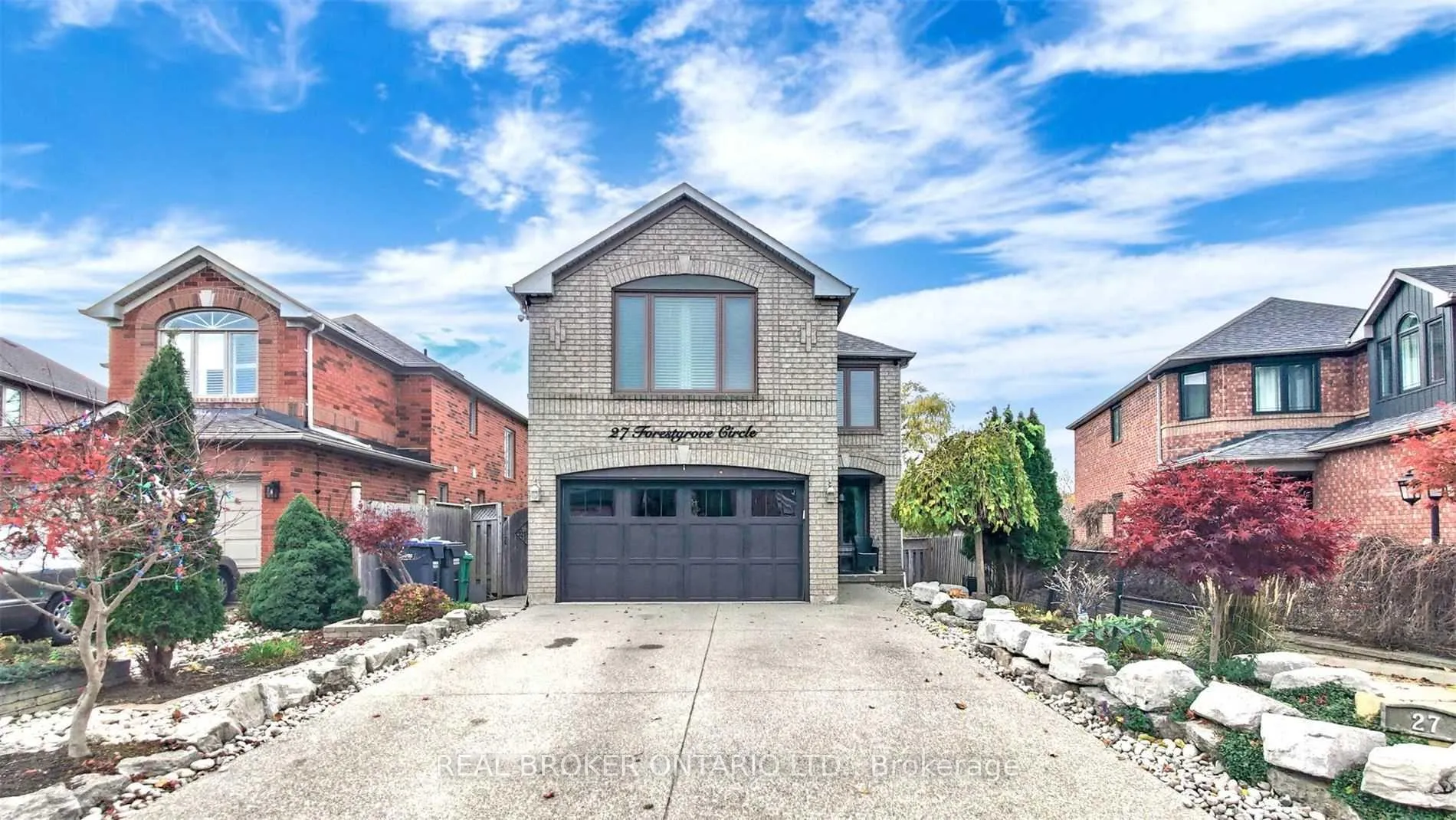 Front of 27 Forestgrove Circle