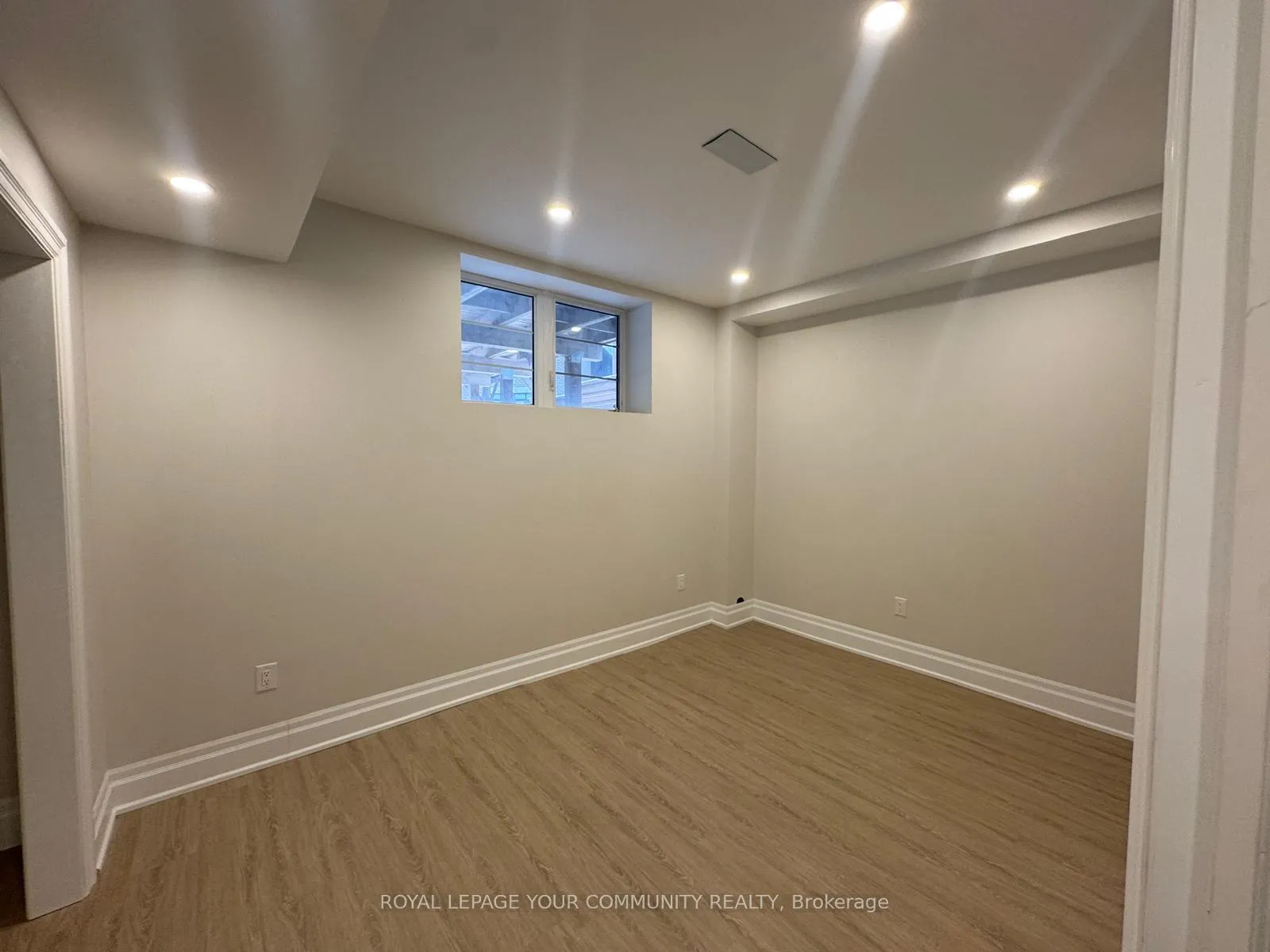 Photo 6 of 16 Maple Fields Circle, Aurora, Aurora Estates — HOMEH