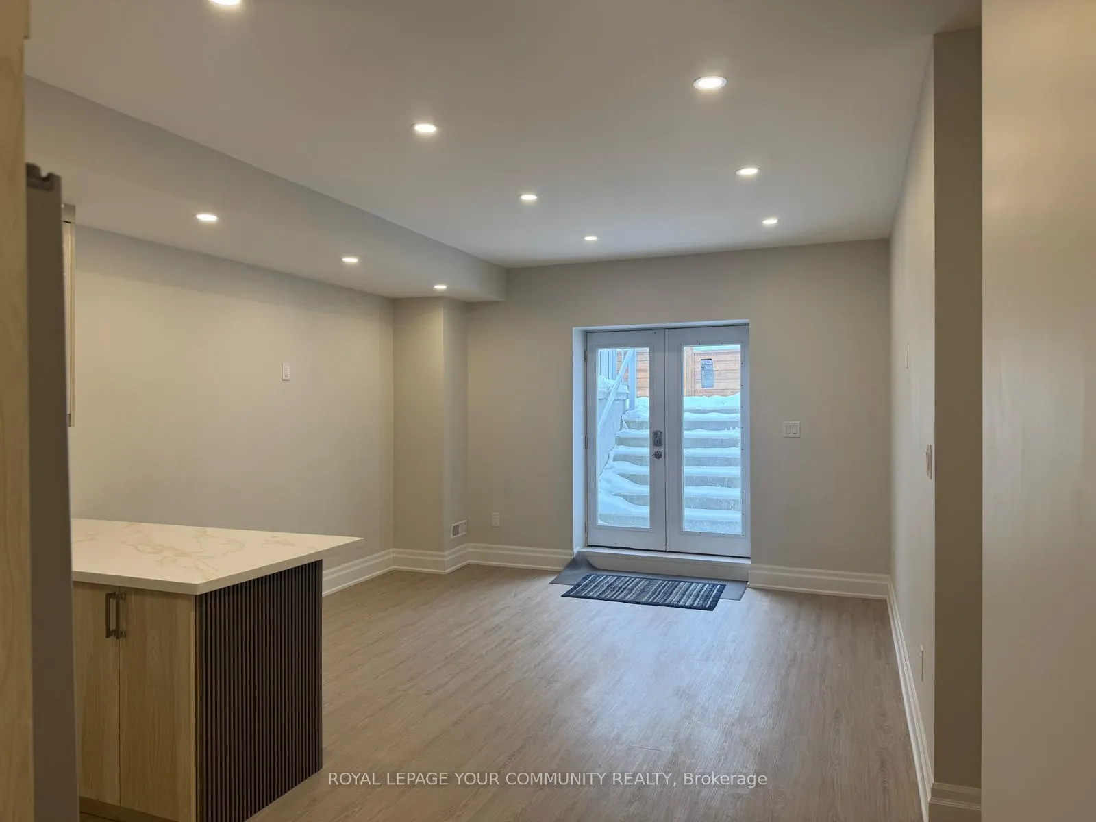 Photo 9 of 16 Maple Fields Circle, Aurora, Aurora Estates — HOMEH