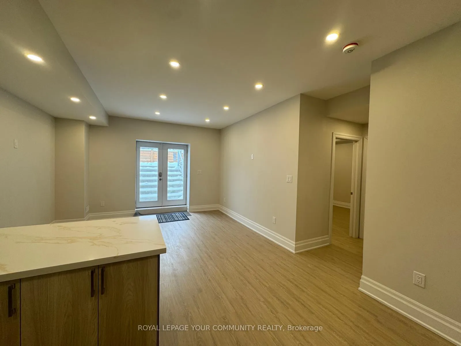 Photo 10 of 16 Maple Fields Circle, Aurora, Aurora Estates — HOMEH