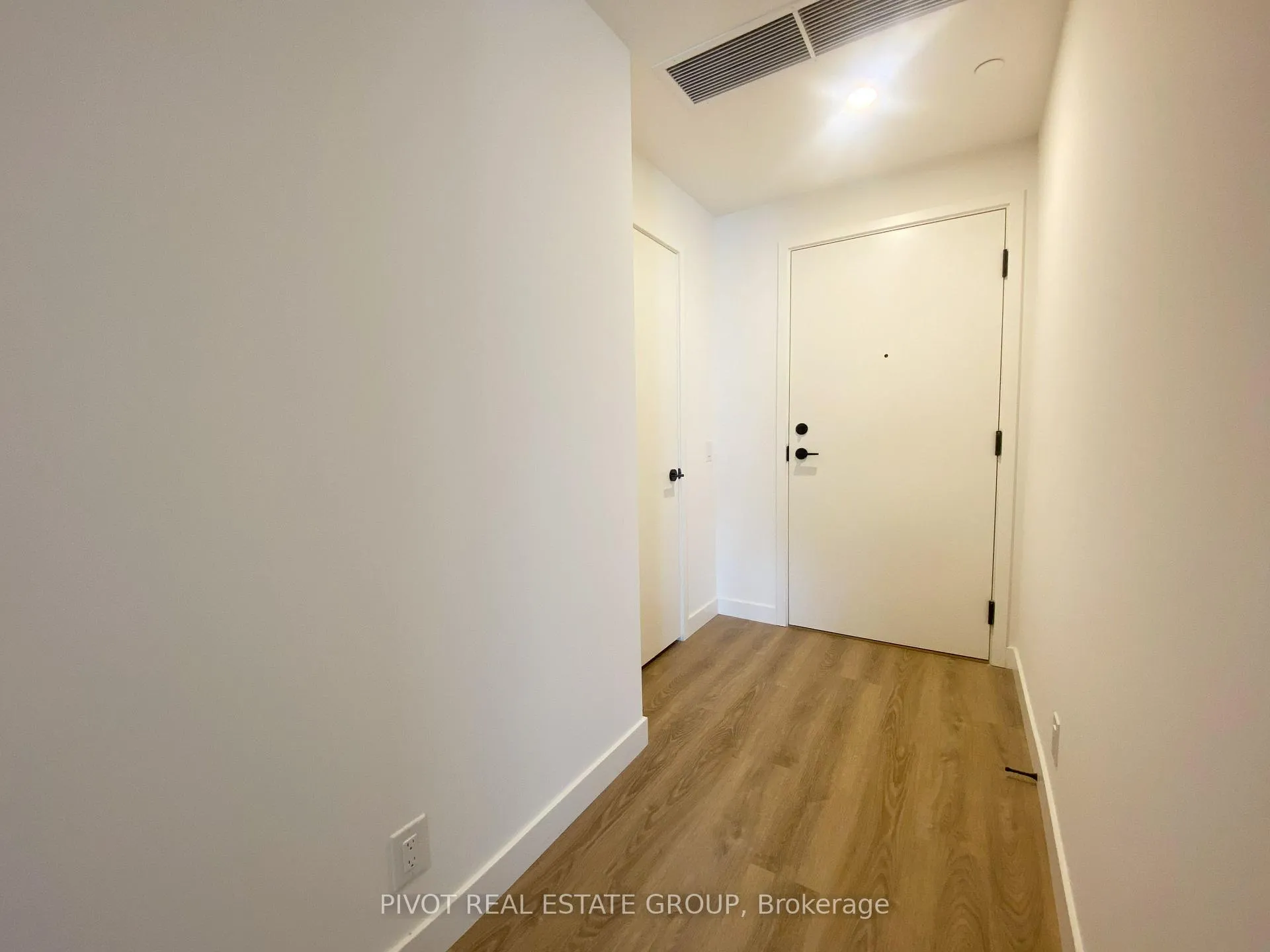 Photo 5 of Unit 918, 1050 Eastern Avenue, Toronto, The Beaches — HOMEH