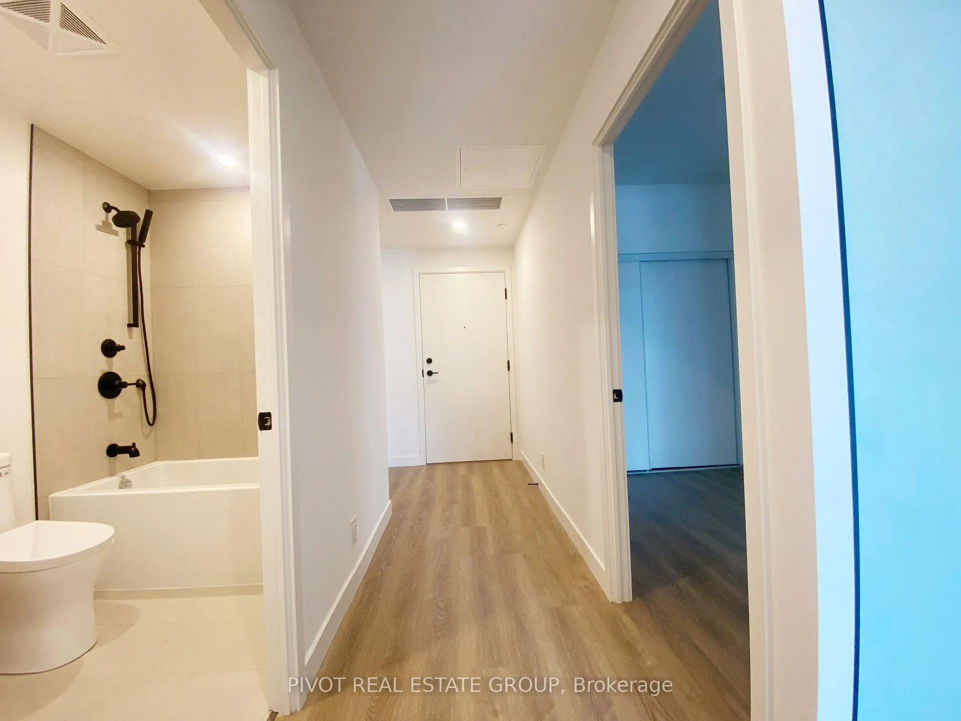 Photo 8 of Unit 918, 1050 Eastern Avenue, Toronto, The Beaches — HOMEH
