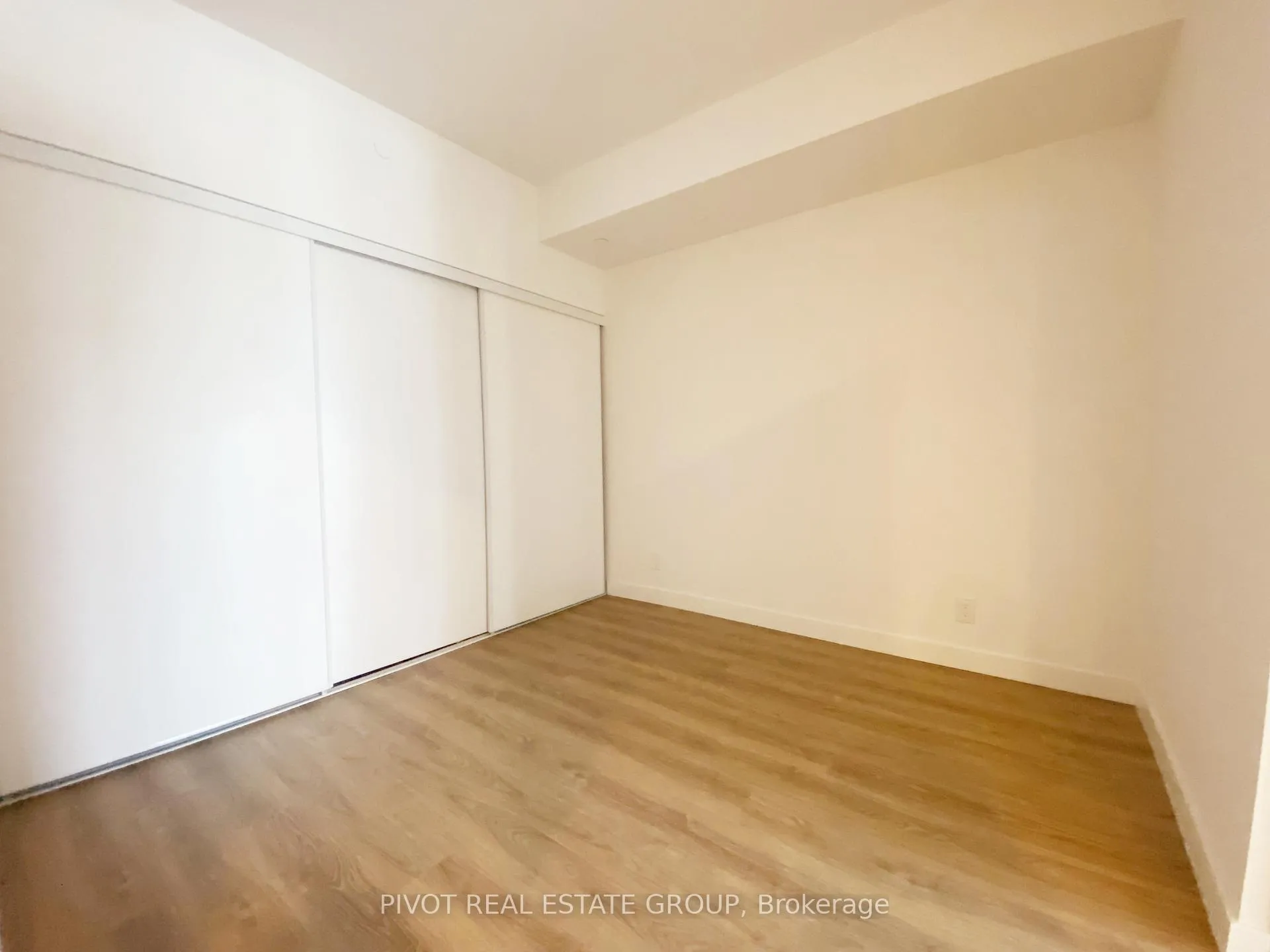 Photo 9 of Unit 918, 1050 Eastern Avenue, Toronto, The Beaches — HOMEH
