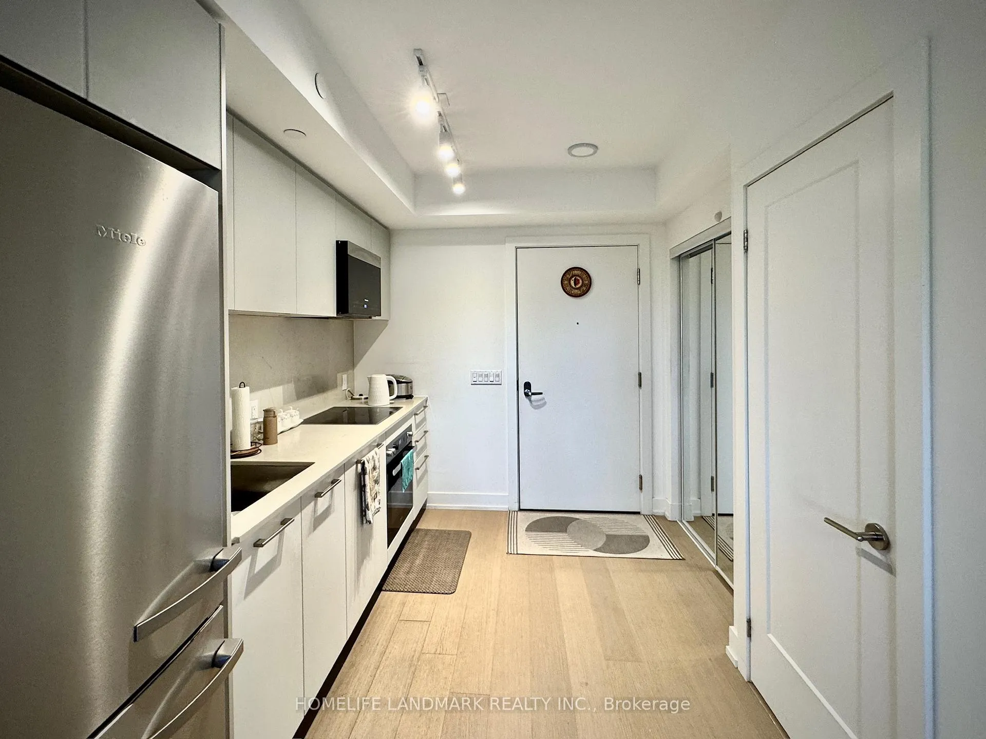 Photo 7 of Unit 921, 8 Cedarland Drive, Markham, Unionville — HOMEH