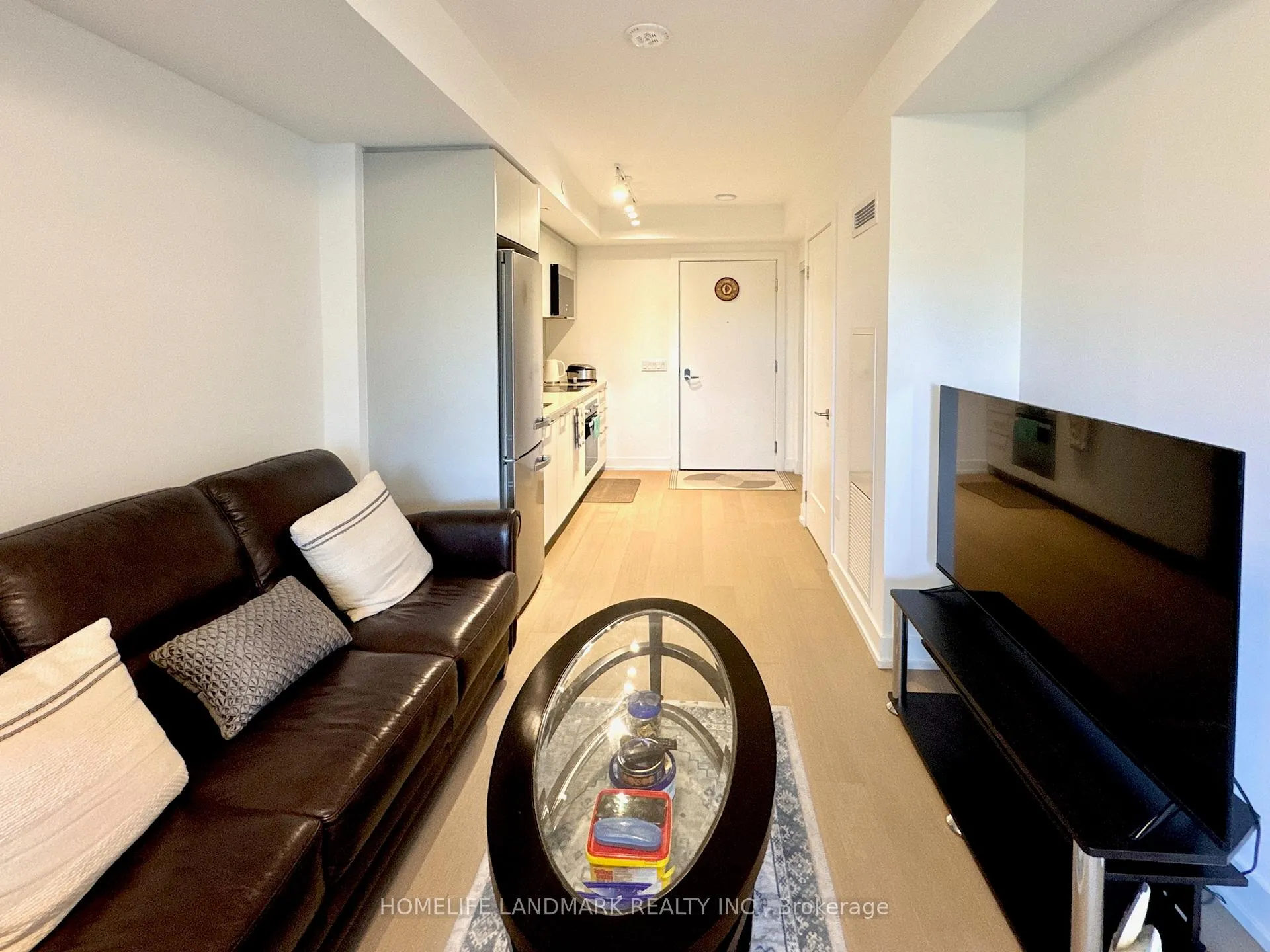 Photo 9 of Unit 921, 8 Cedarland Drive, Markham, Unionville — HOMEH