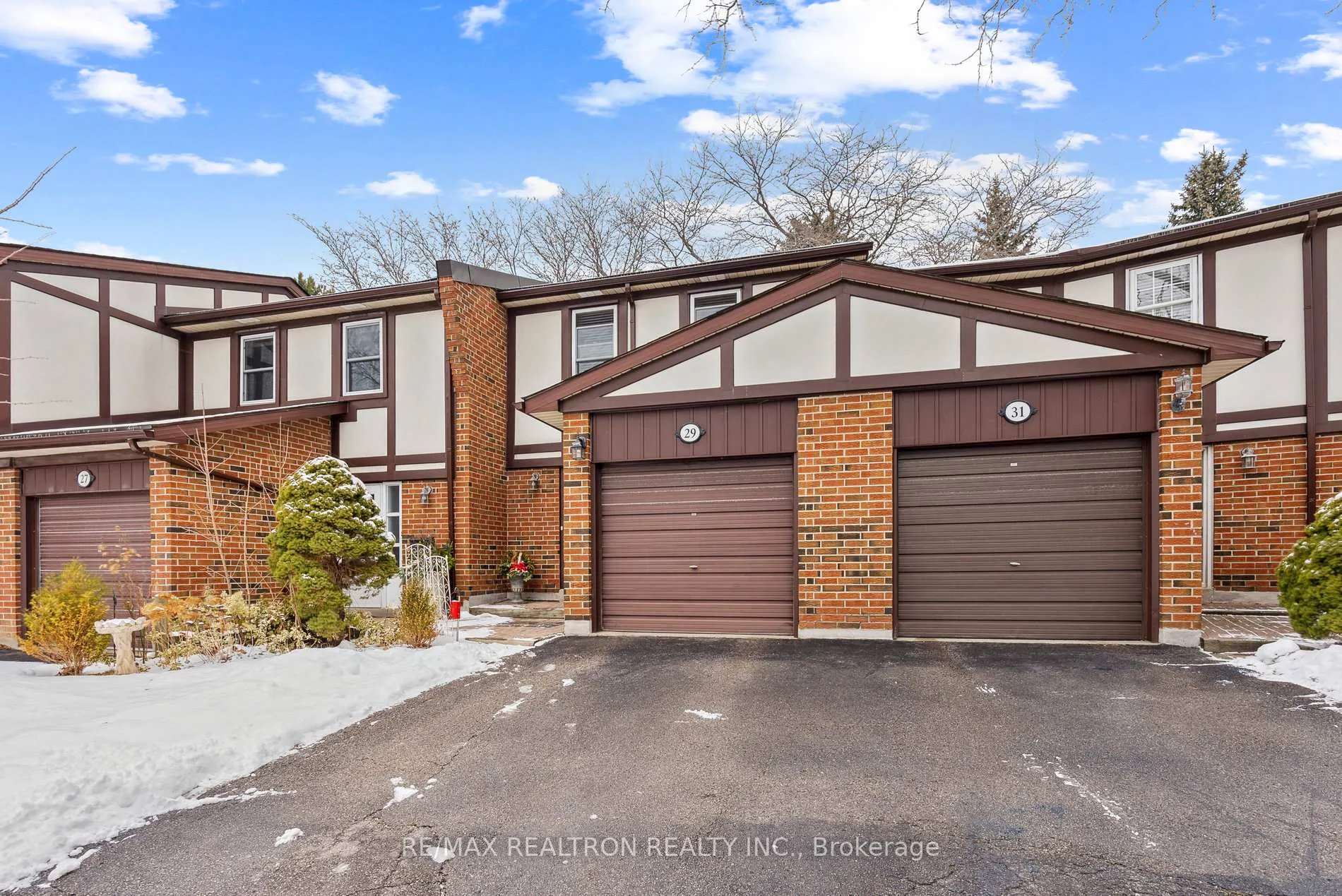 Photo 2 of 29 Harris Way, Markham, Aileen-Willowbrook — HOMEH