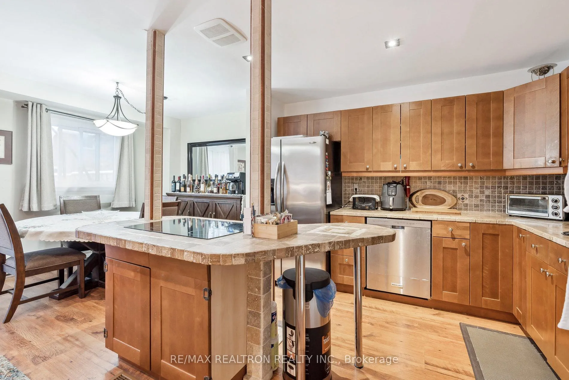 Photo 10 of 29 Harris Way, Markham, Aileen-Willowbrook — HOMEH