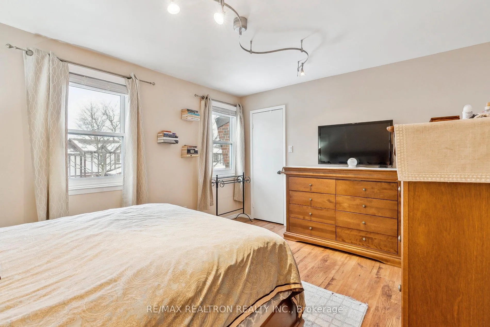 Photo 16 of 29 Harris Way, Markham, Aileen-Willowbrook — HOMEH