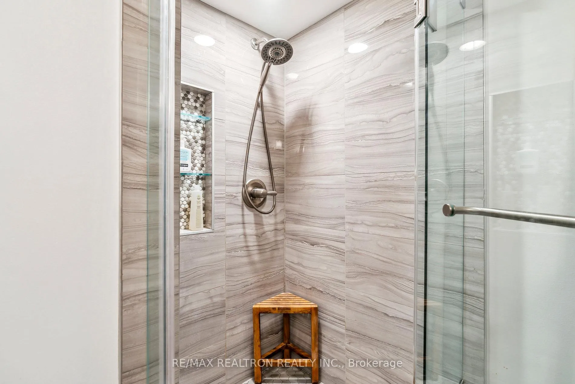 Photo 23 of 29 Harris Way, Markham, Aileen-Willowbrook — HOMEH