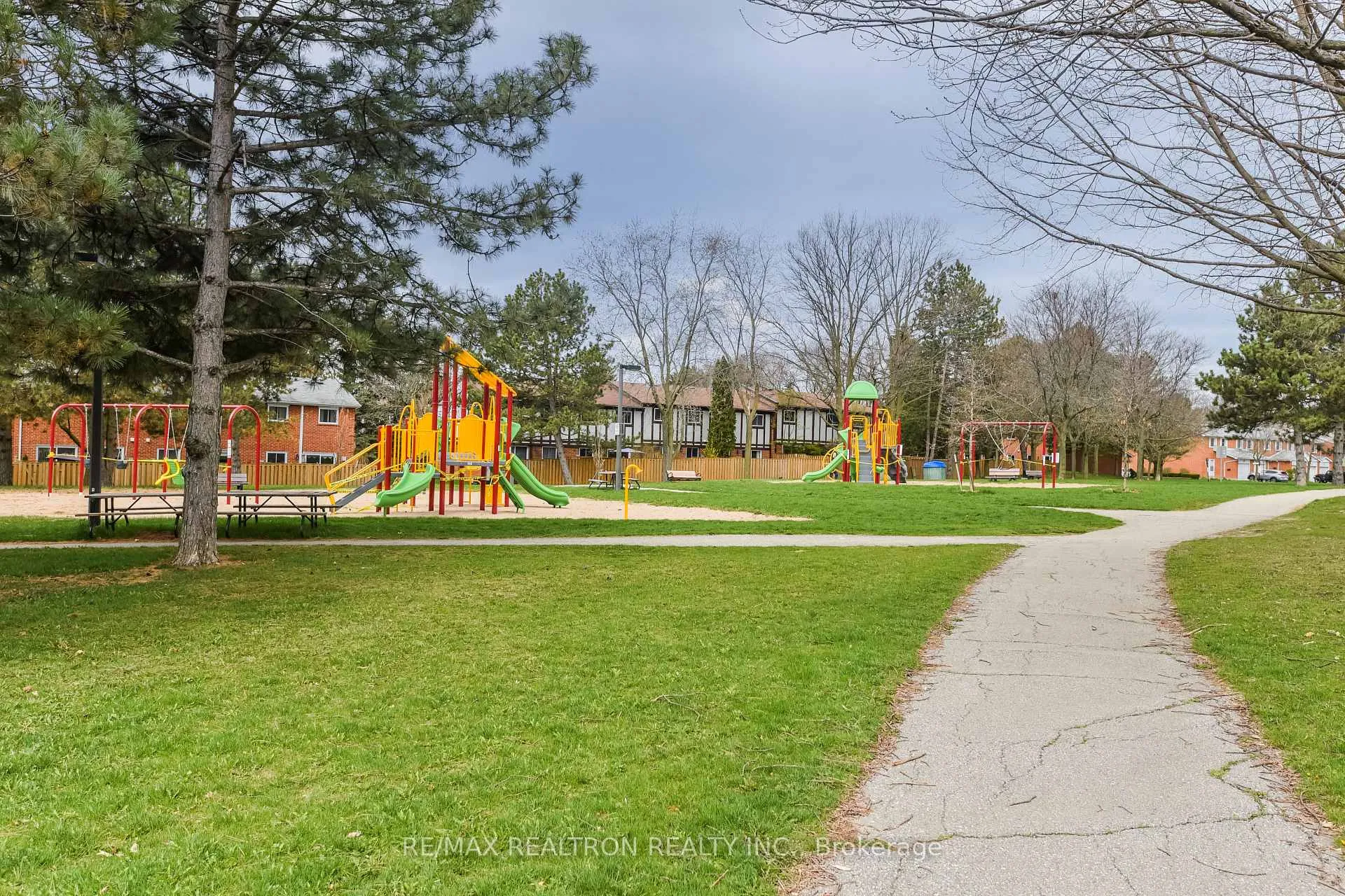 Photo 33 of 29 Harris Way, Markham, Aileen-Willowbrook — HOMEH