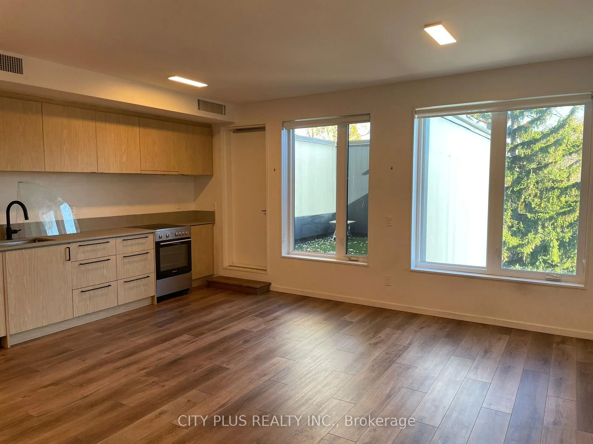 Photo 2 of Unit 304, 377 Broadview Avenue, Toronto, North Riverdale — HOMEH