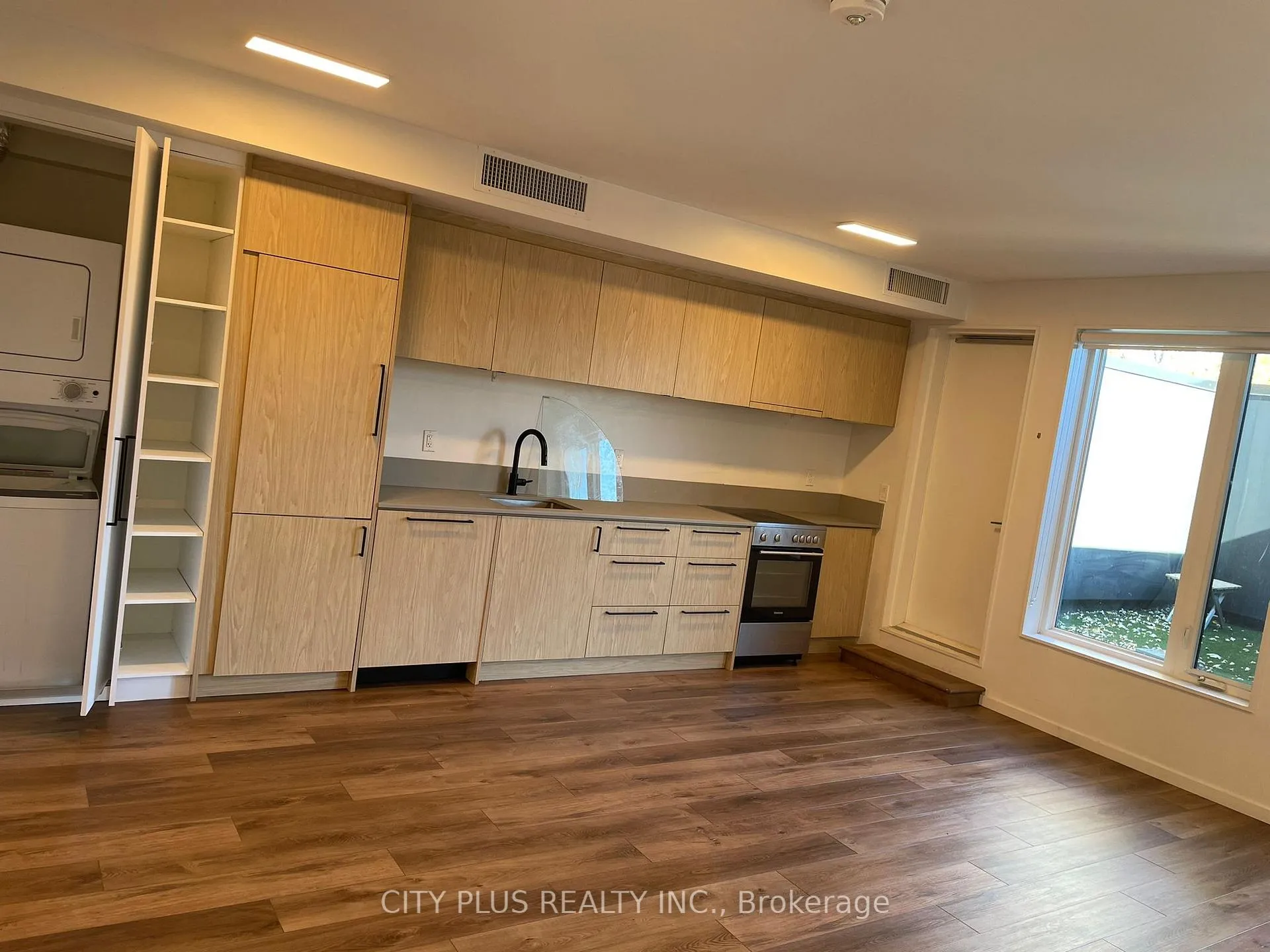 Photo 3 of Unit 304, 377 Broadview Avenue, Toronto, North Riverdale — HOMEH