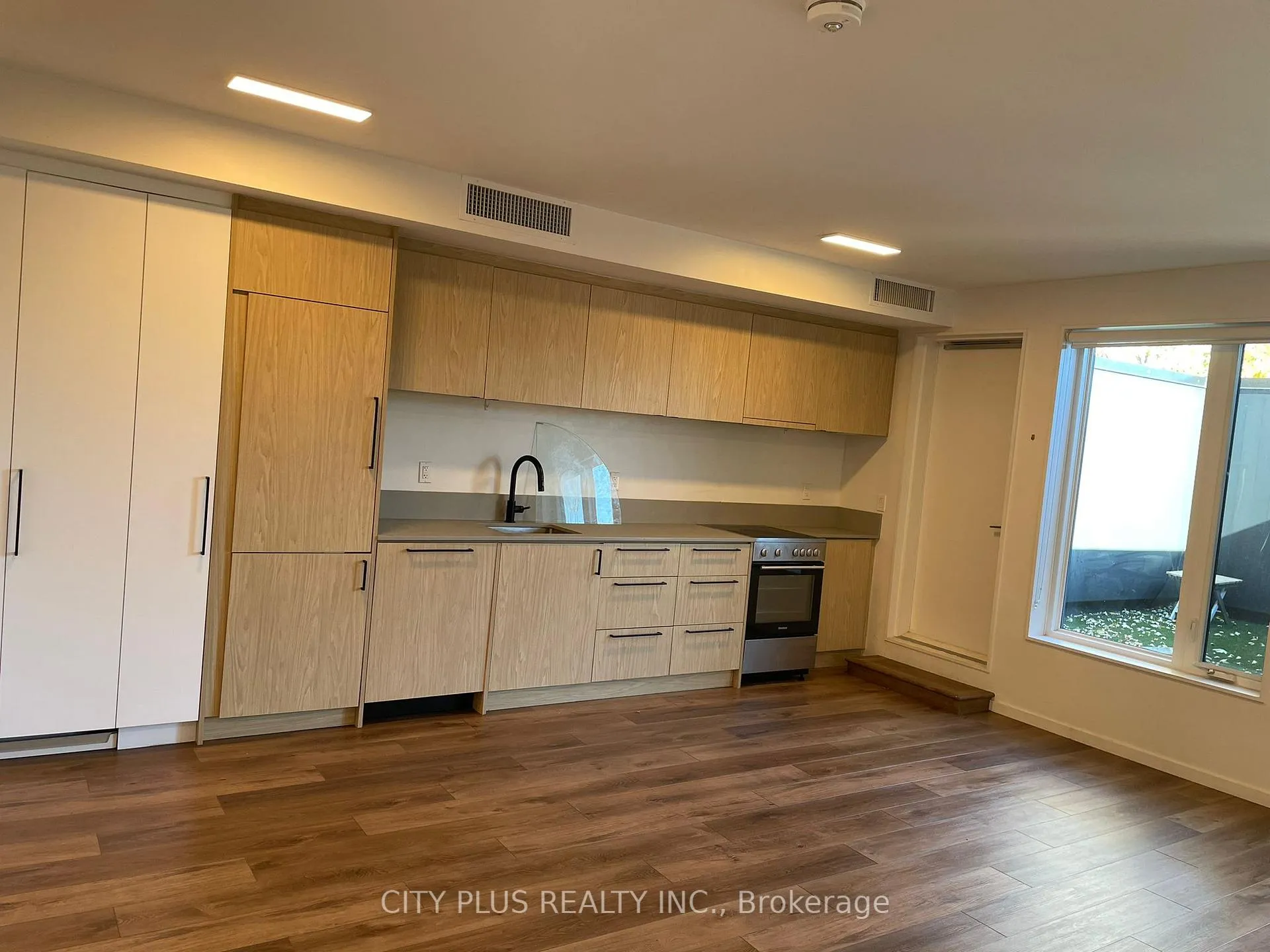Photo 4 of Unit 304, 377 Broadview Avenue, Toronto, North Riverdale — HOMEH