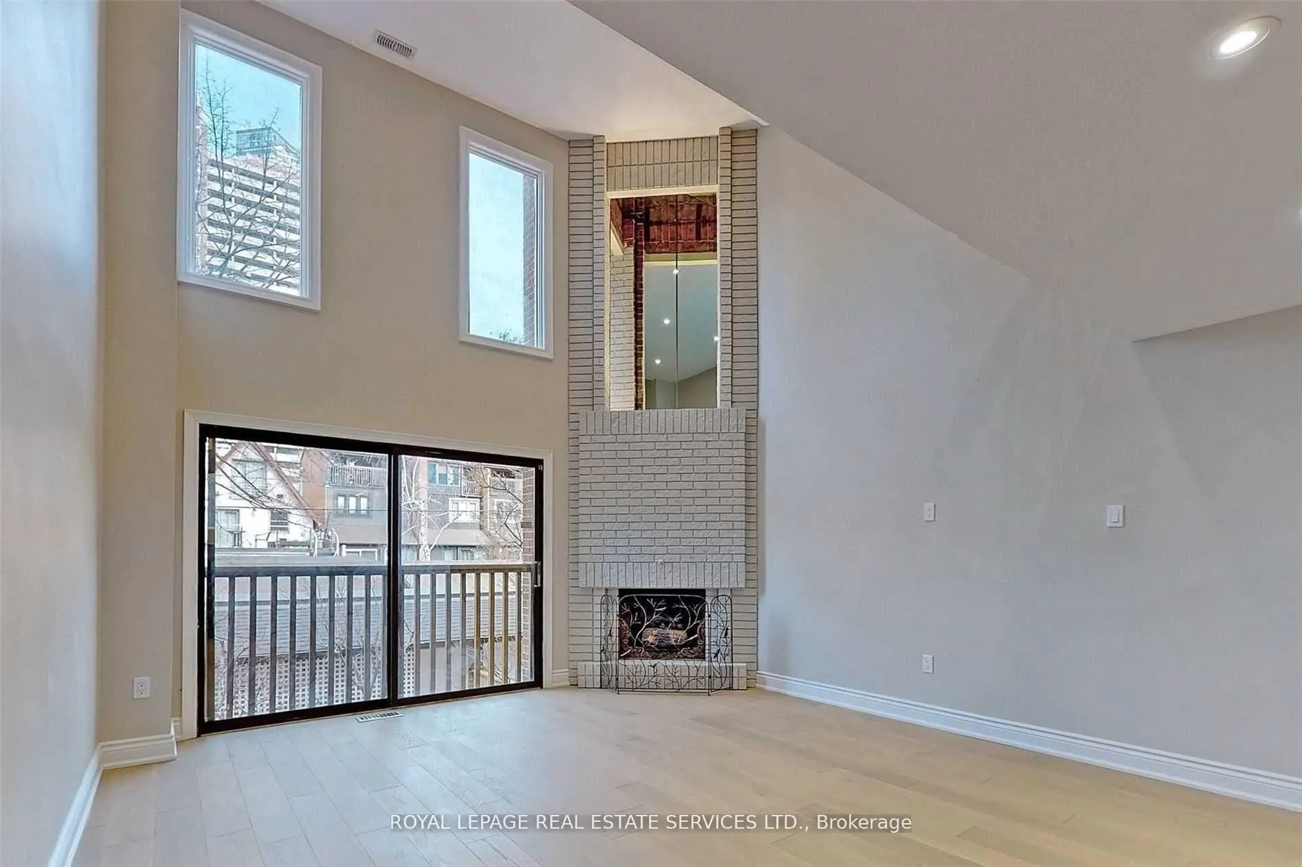 Photo 4 of 26A Dundonald Street, Toronto, Church-Yonge Corridor — HOMEH