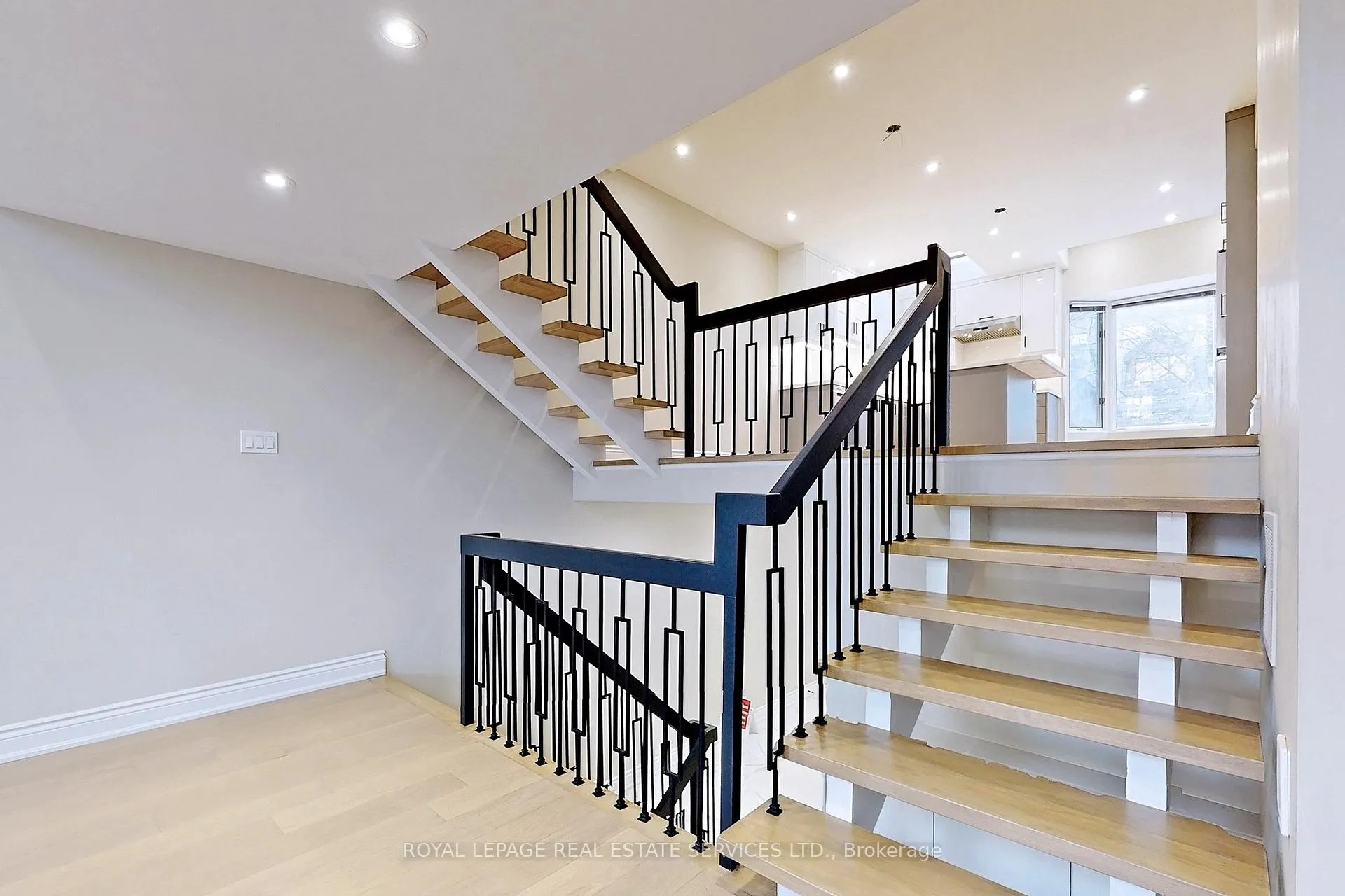 Photo 6 of 26A Dundonald Street, Toronto, Church-Yonge Corridor — HOMEH