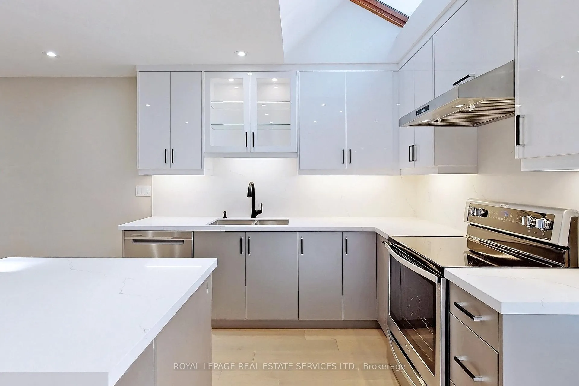 Photo 8 of 26A Dundonald Street, Toronto, Church-Yonge Corridor — HOMEH