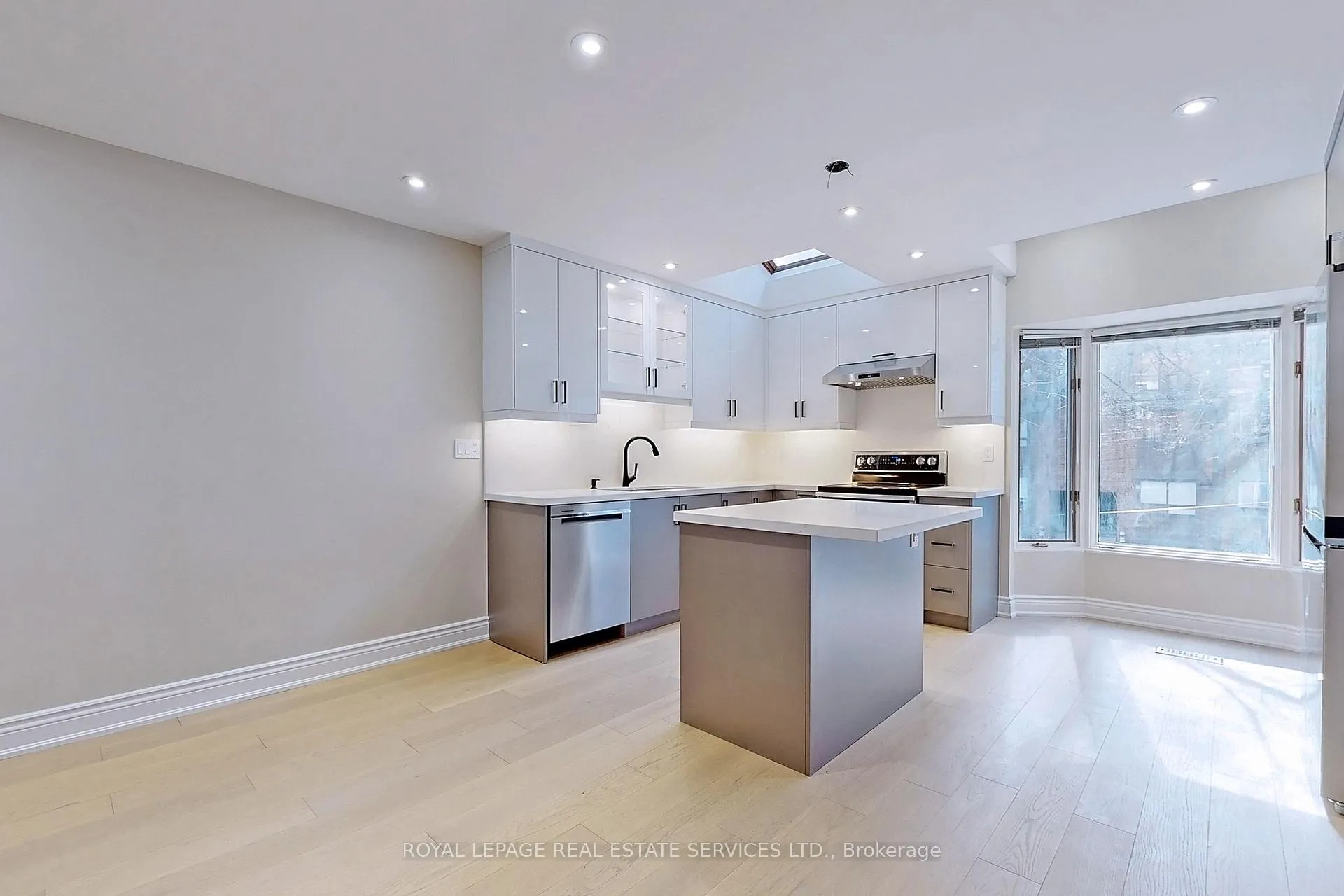 Photo 9 of 26A Dundonald Street, Toronto, Church-Yonge Corridor — HOMEH