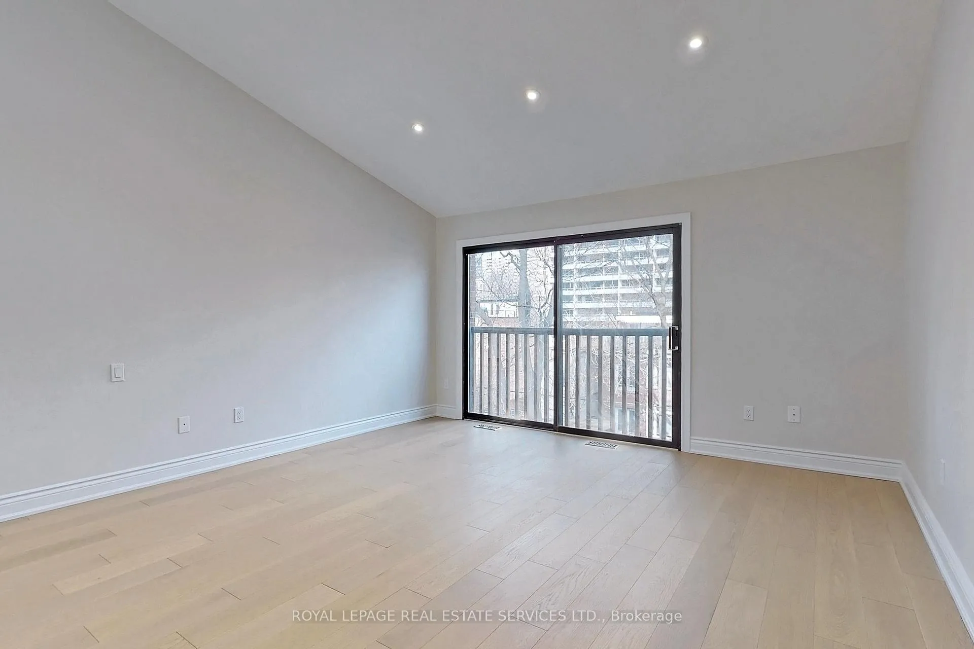 Photo 11 of 26A Dundonald Street, Toronto, Church-Yonge Corridor — HOMEH