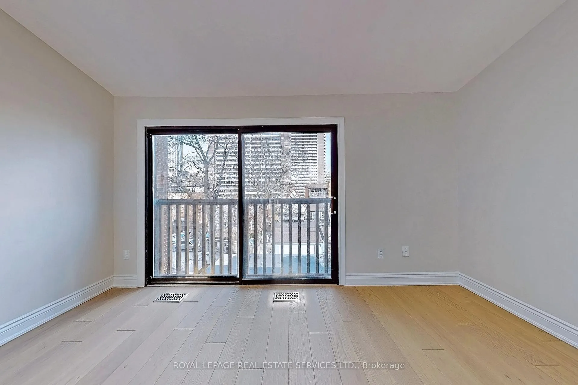Photo 12 of 26A Dundonald Street, Toronto, Church-Yonge Corridor — HOMEH
