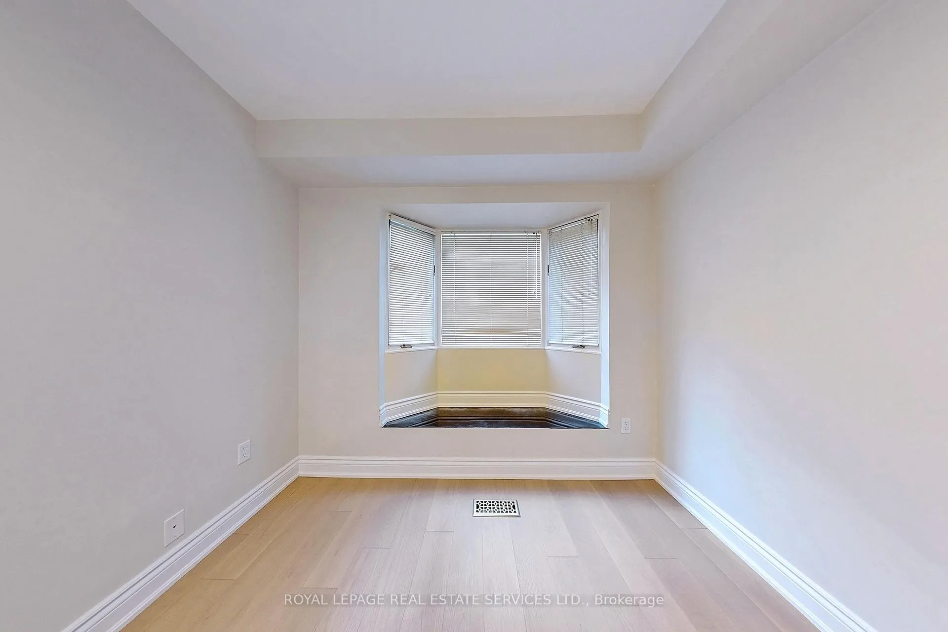 Photo 19 of 26A Dundonald Street, Toronto, Church-Yonge Corridor — HOMEH