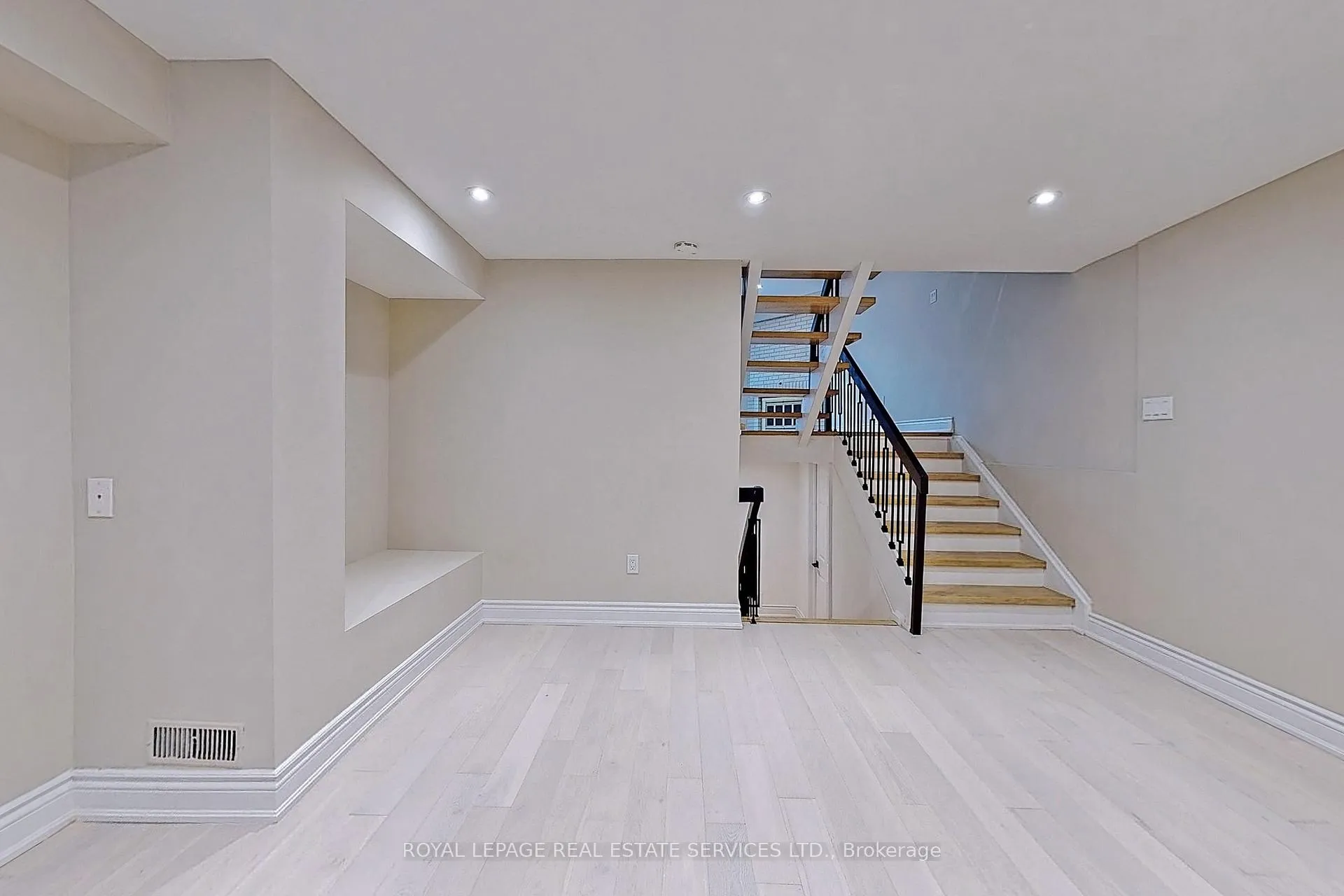 Photo 31 of 26A Dundonald Street, Toronto, Church-Yonge Corridor — HOMEH