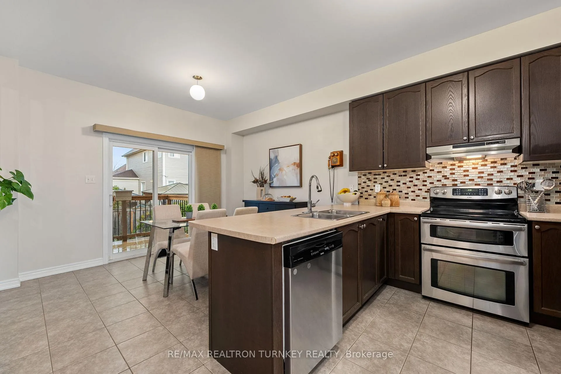 Photo 7 of 44 Joe Dales Drive, Georgina, Keswick South — HOMEH