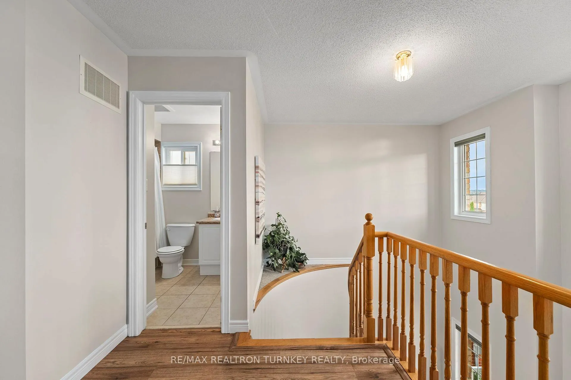 Photo 33 of 44 Joe Dales Drive, Georgina, Keswick South — HOMEH