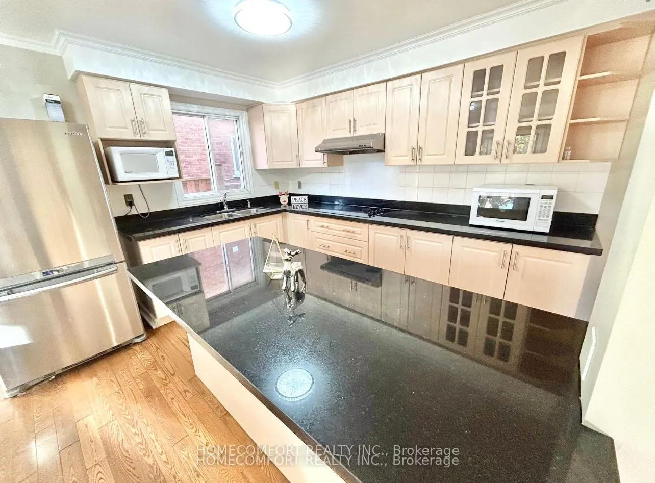 Photo 4 of Unit Upper, 28 Coppard Avenue, Markham, Middlefield — HOMEH