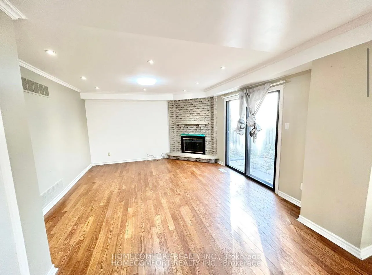 Photo 7 of Unit Upper, 28 Coppard Avenue, Markham, Middlefield — HOMEH