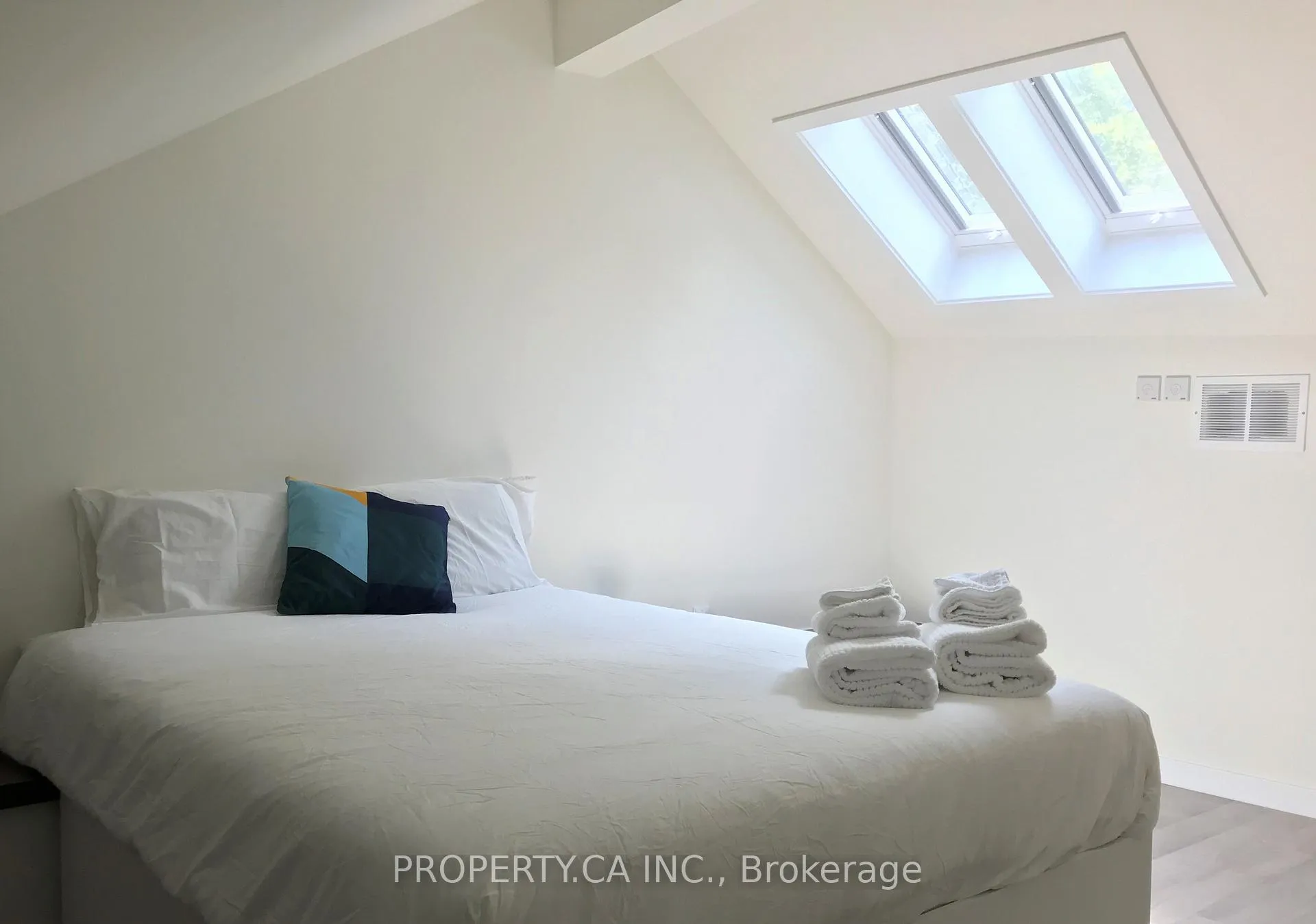 Photo 4 of Unit A, 501 Queen Street, Toronto, Moss Park — HOMEH