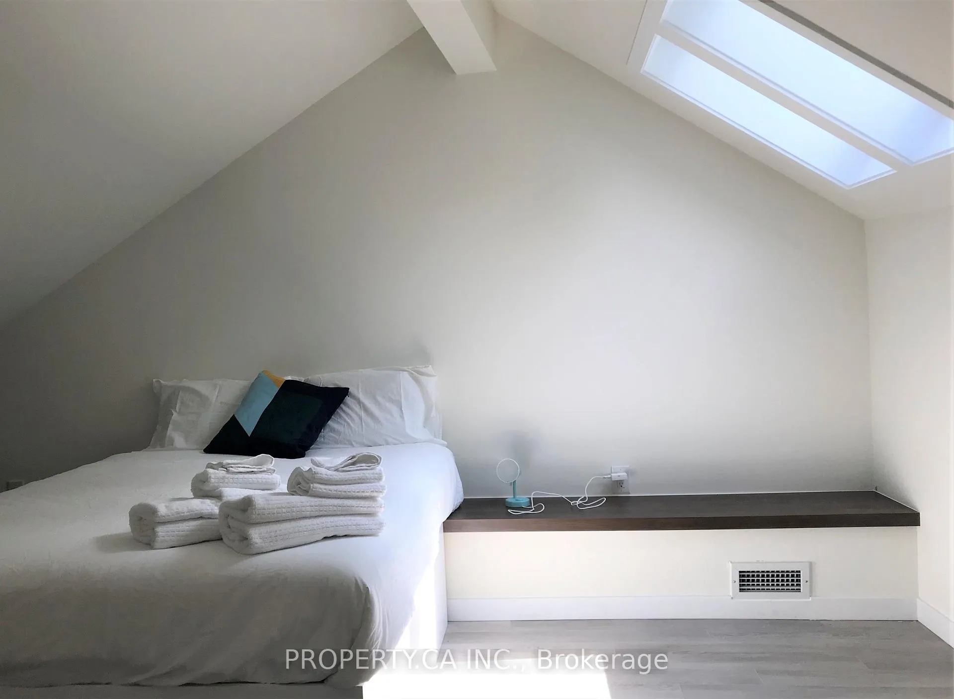 Photo 5 of Unit A, 501 Queen Street, Toronto, Moss Park — HOMEH
