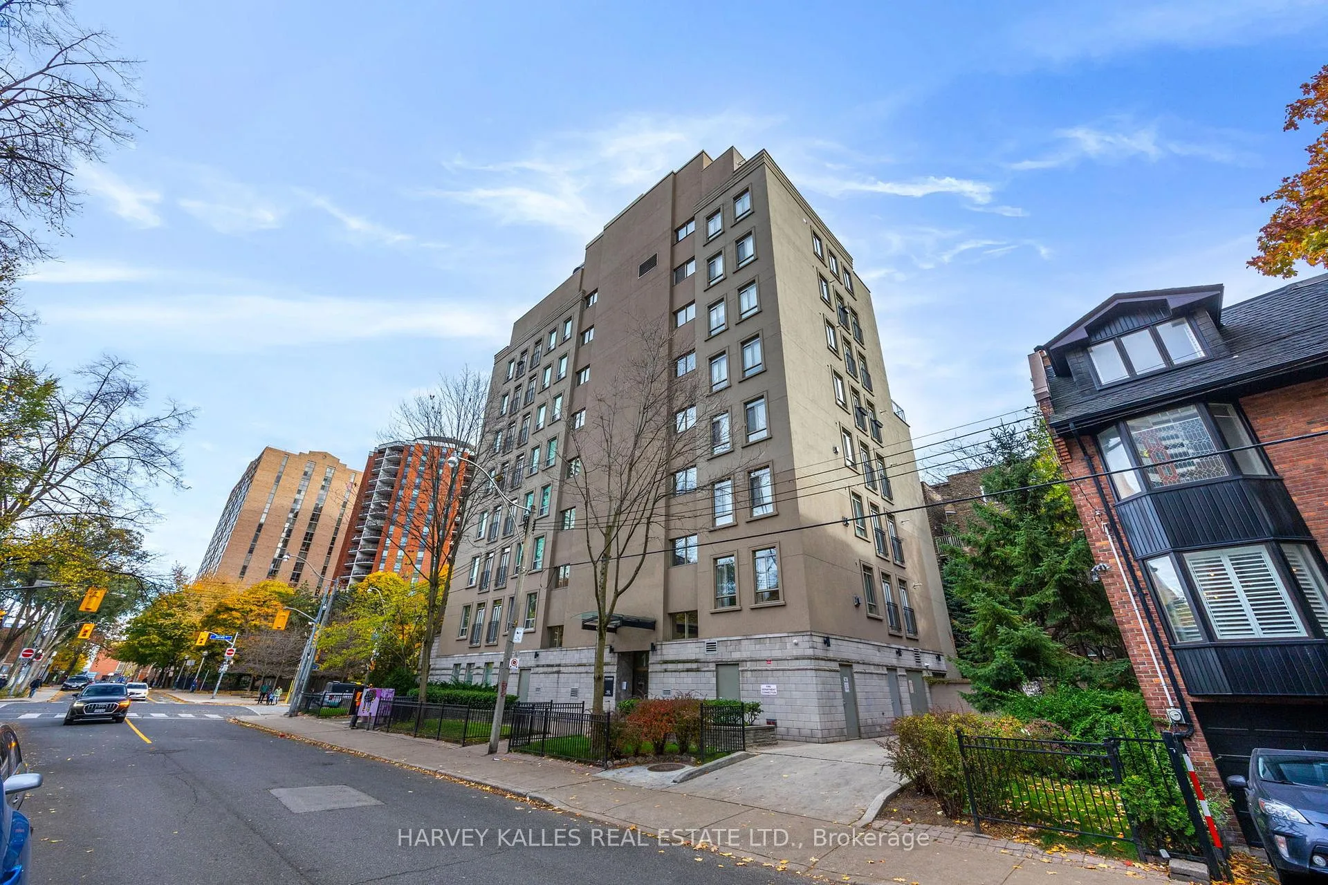 Front of Unit 205, 135 Maitland Street W