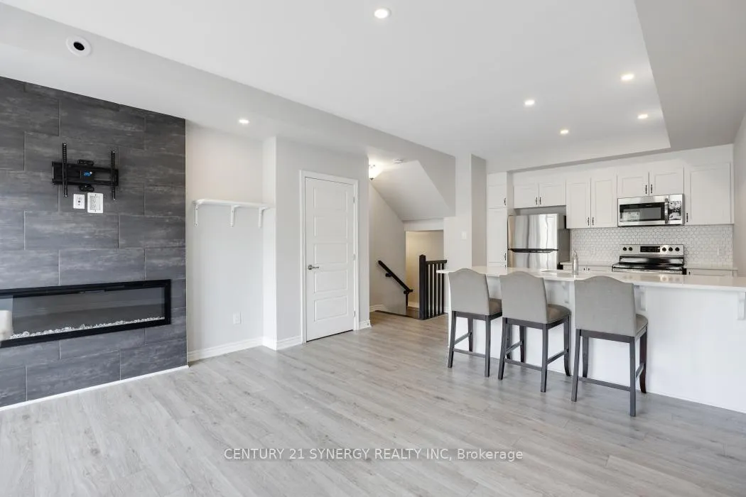Photo 5 of 816 Mikinak Road S, Ottawa, CFB Rockcliffe and Area — HOMEH
