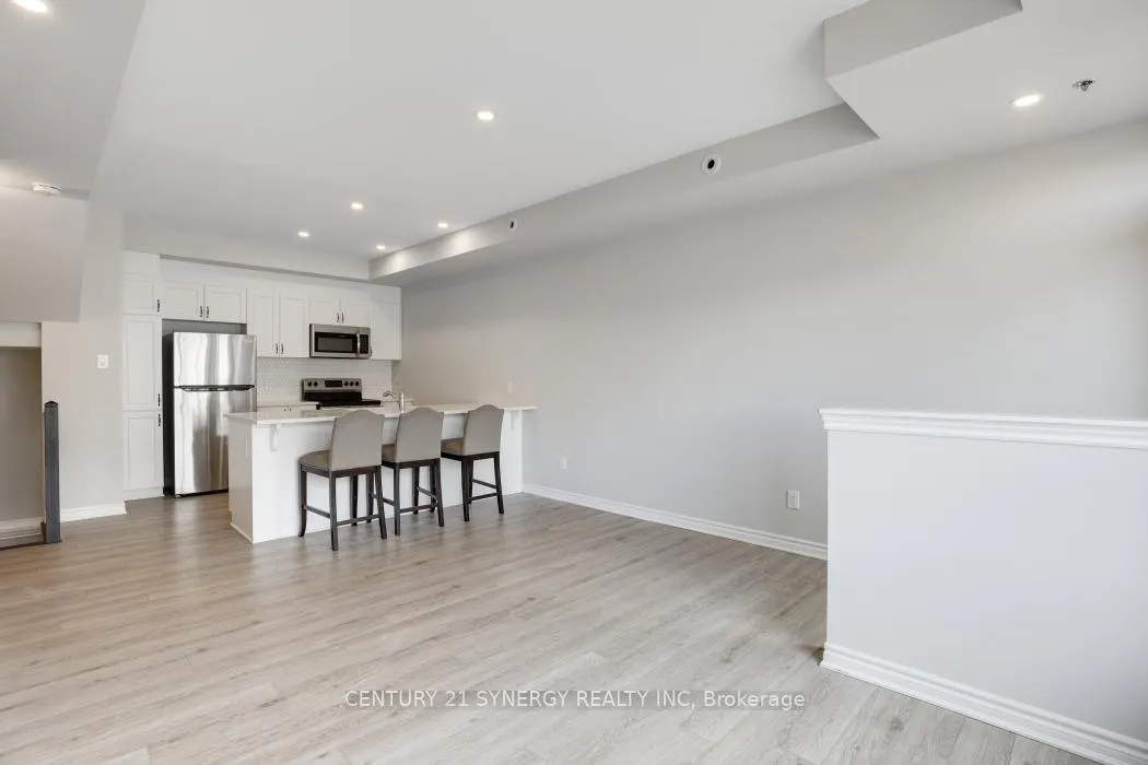 Photo 8 of 816 Mikinak Road S, Ottawa, CFB Rockcliffe and Area — HOMEH