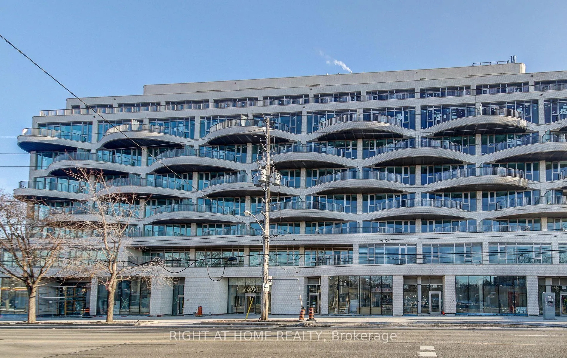 Front of Unit 504, 689 The Queensway