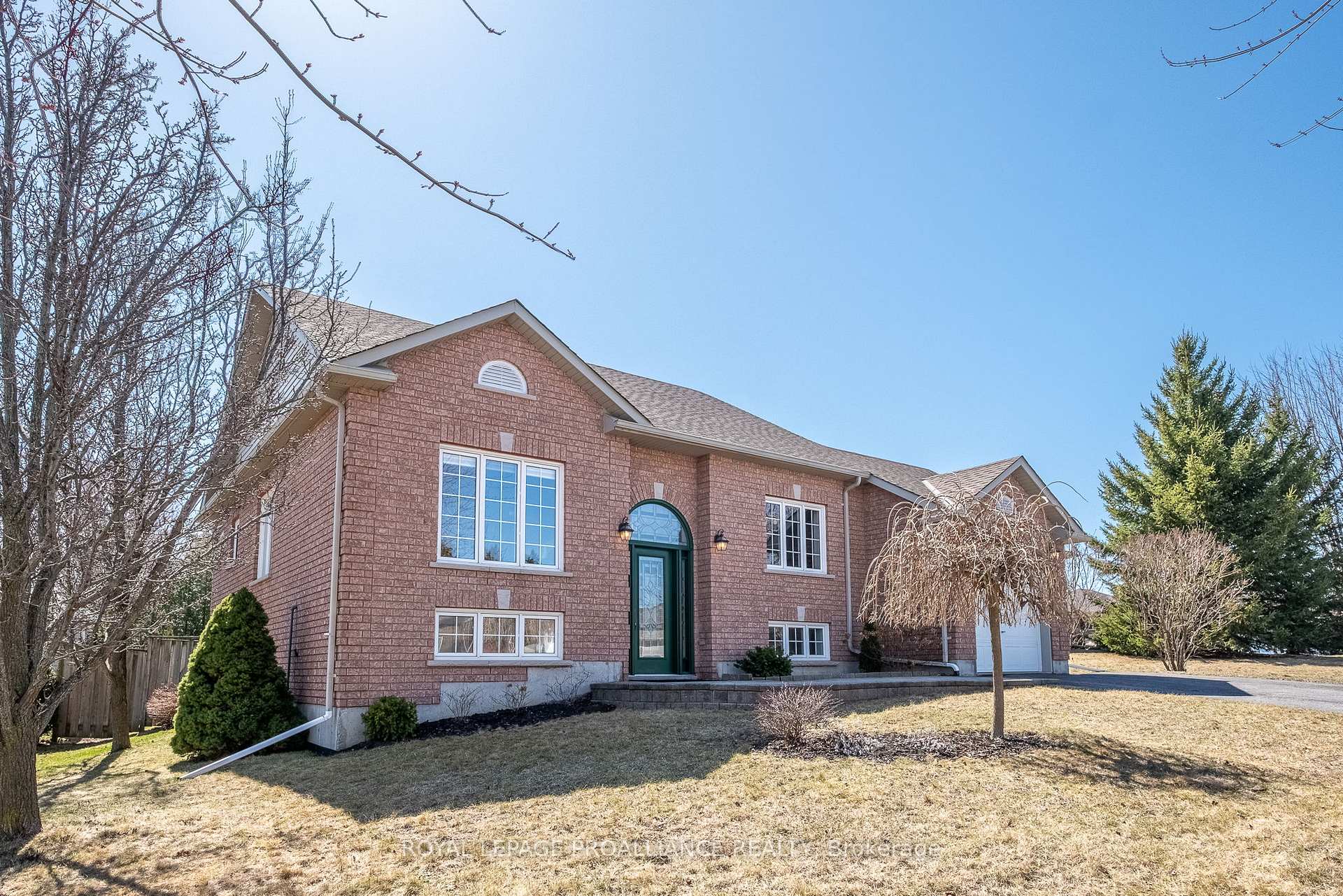 Photo 3 of 822 Munson Crescent, Cobourg — HOMEH